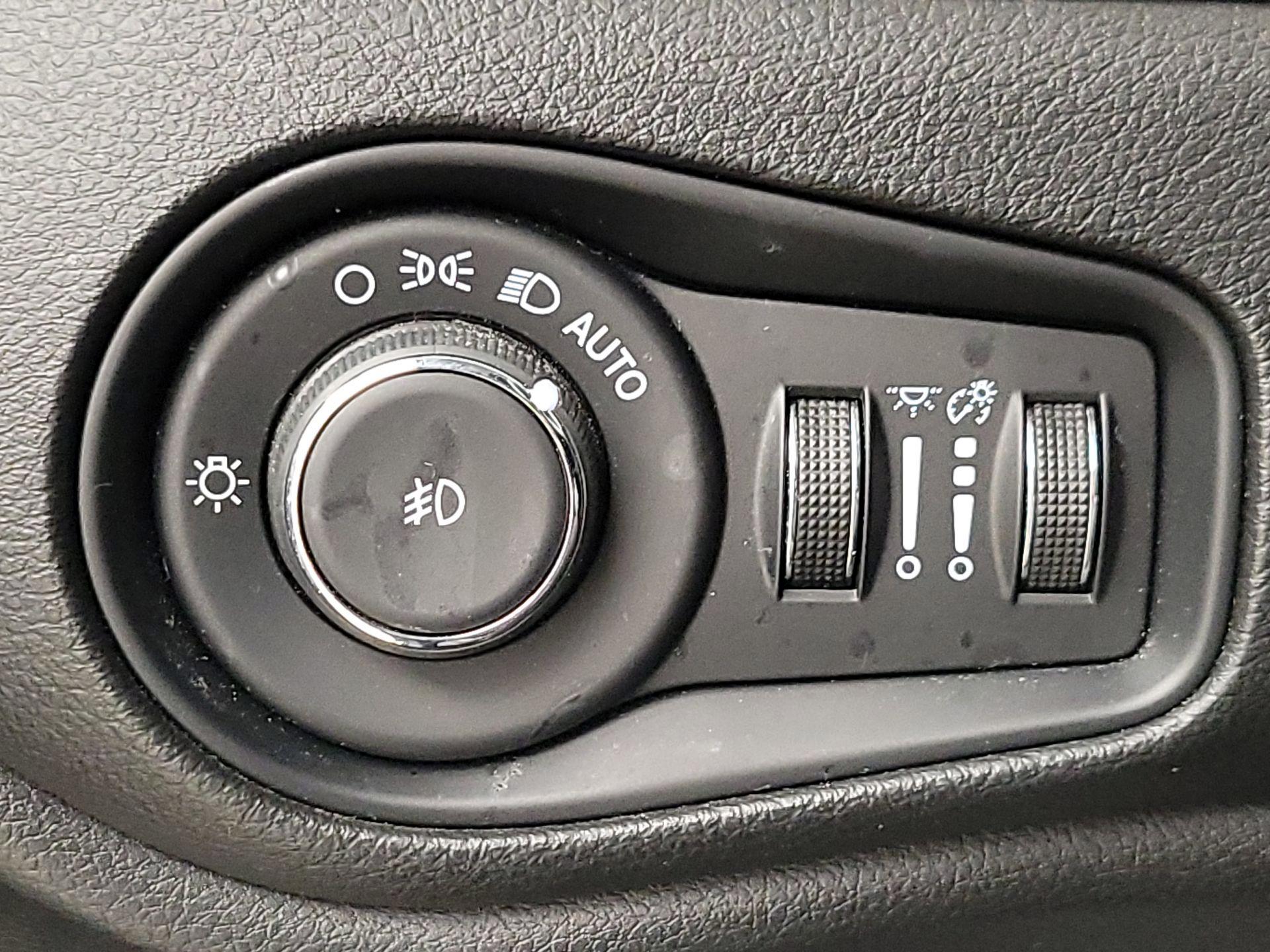 Thumbnail: 2016 Jeep Renegade - 13