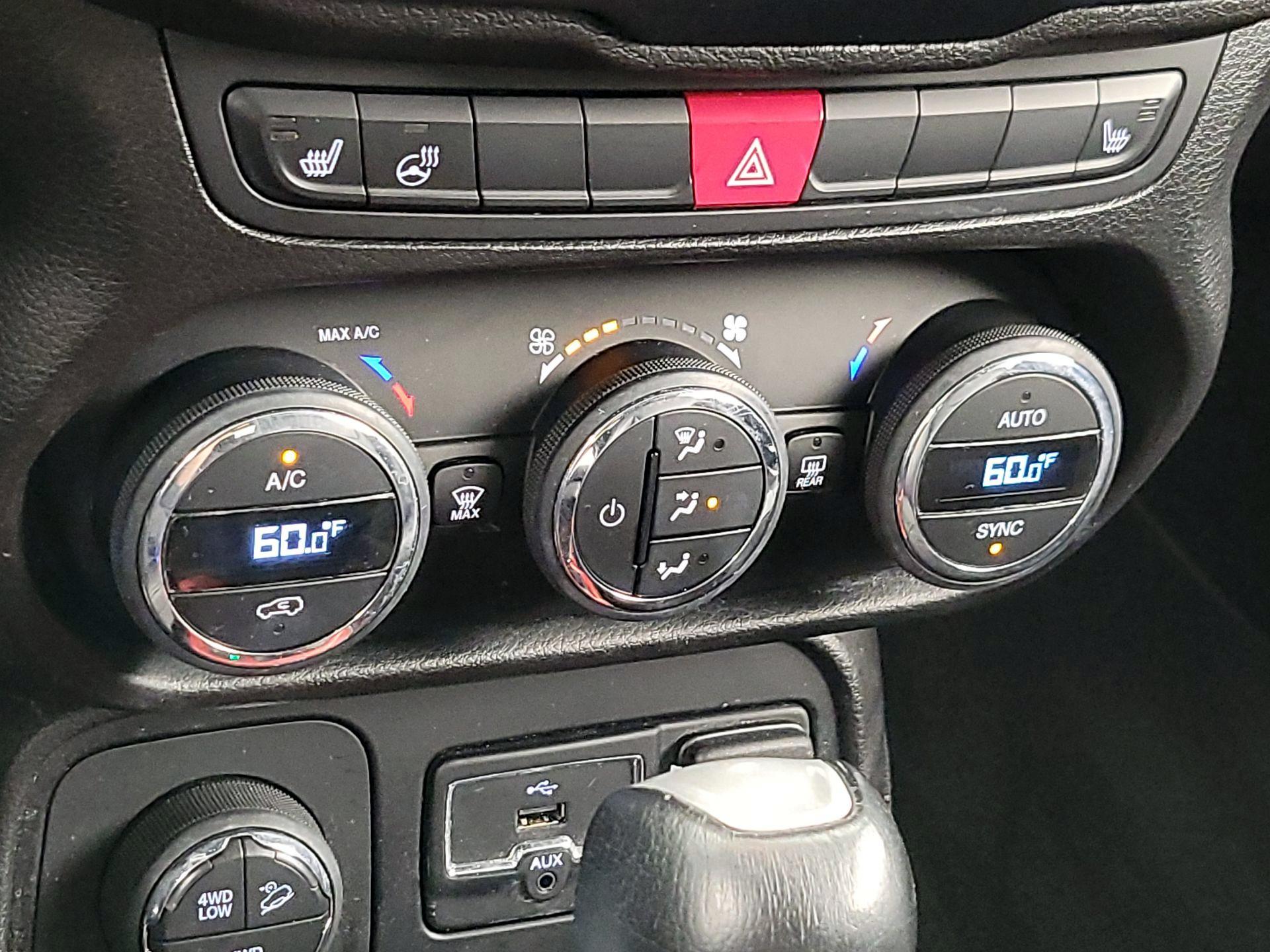 Thumbnail: 2016 Jeep Renegade - 17