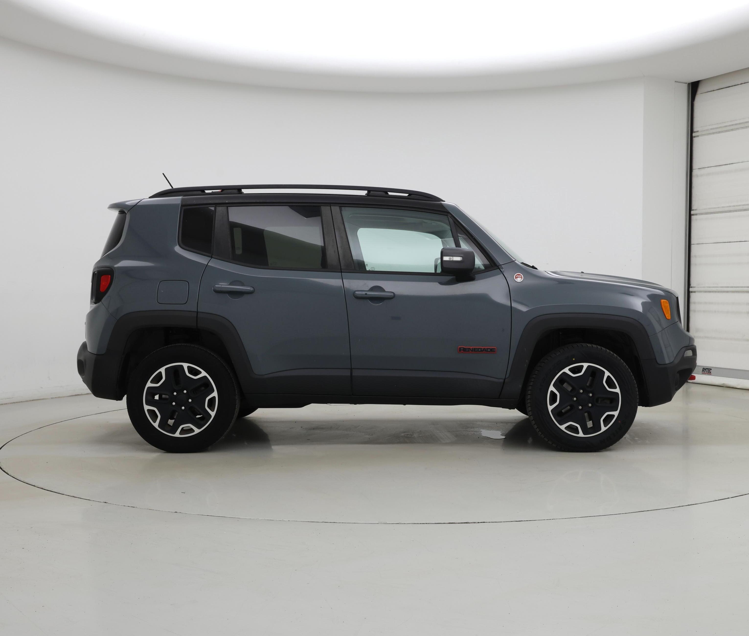 Thumbnail: 2016 Jeep Renegade - 7