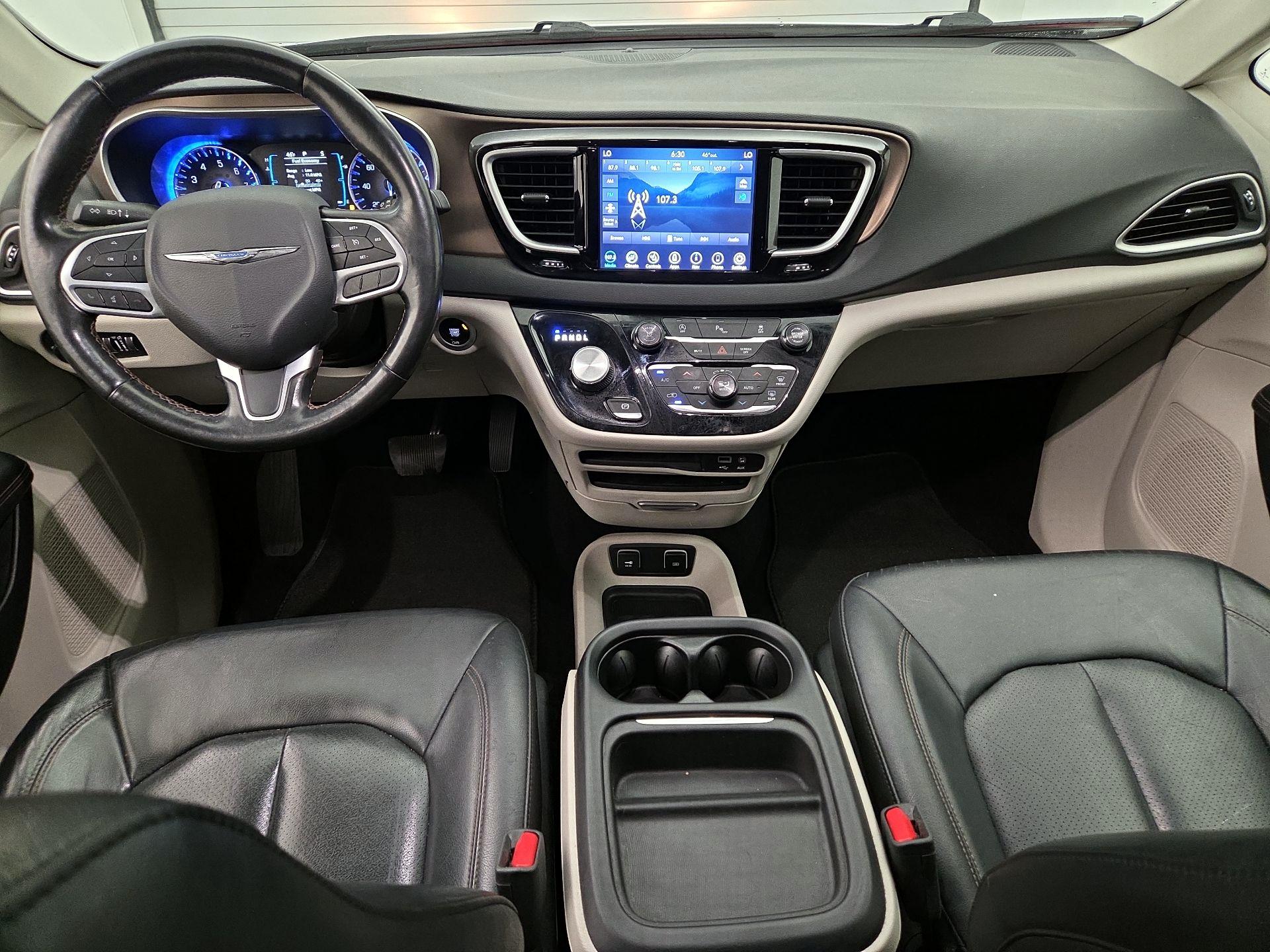 Thumbnail: 2019 Chrysler Pacifica - 9