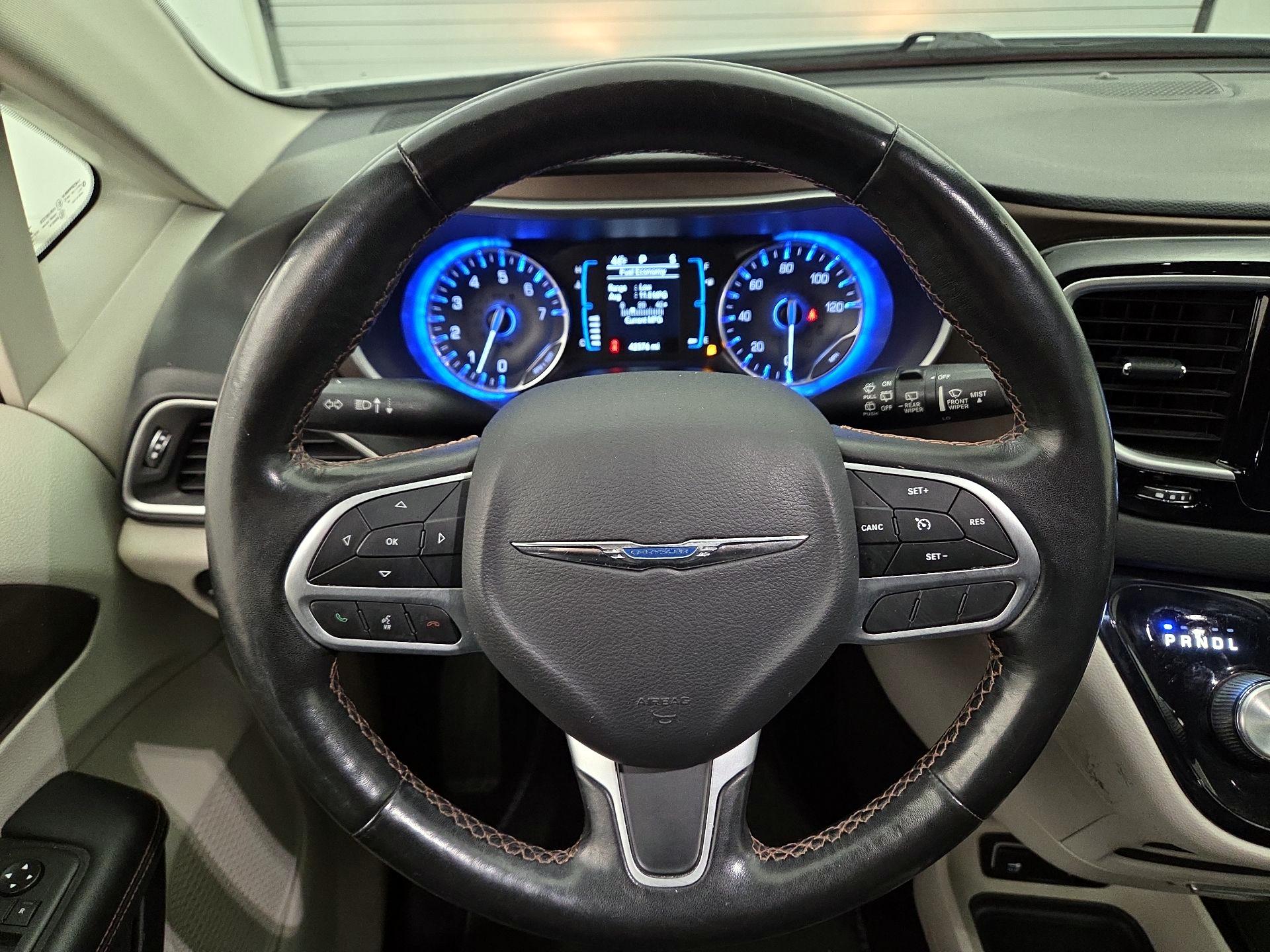 Thumbnail: 2019 Chrysler Pacifica - 10