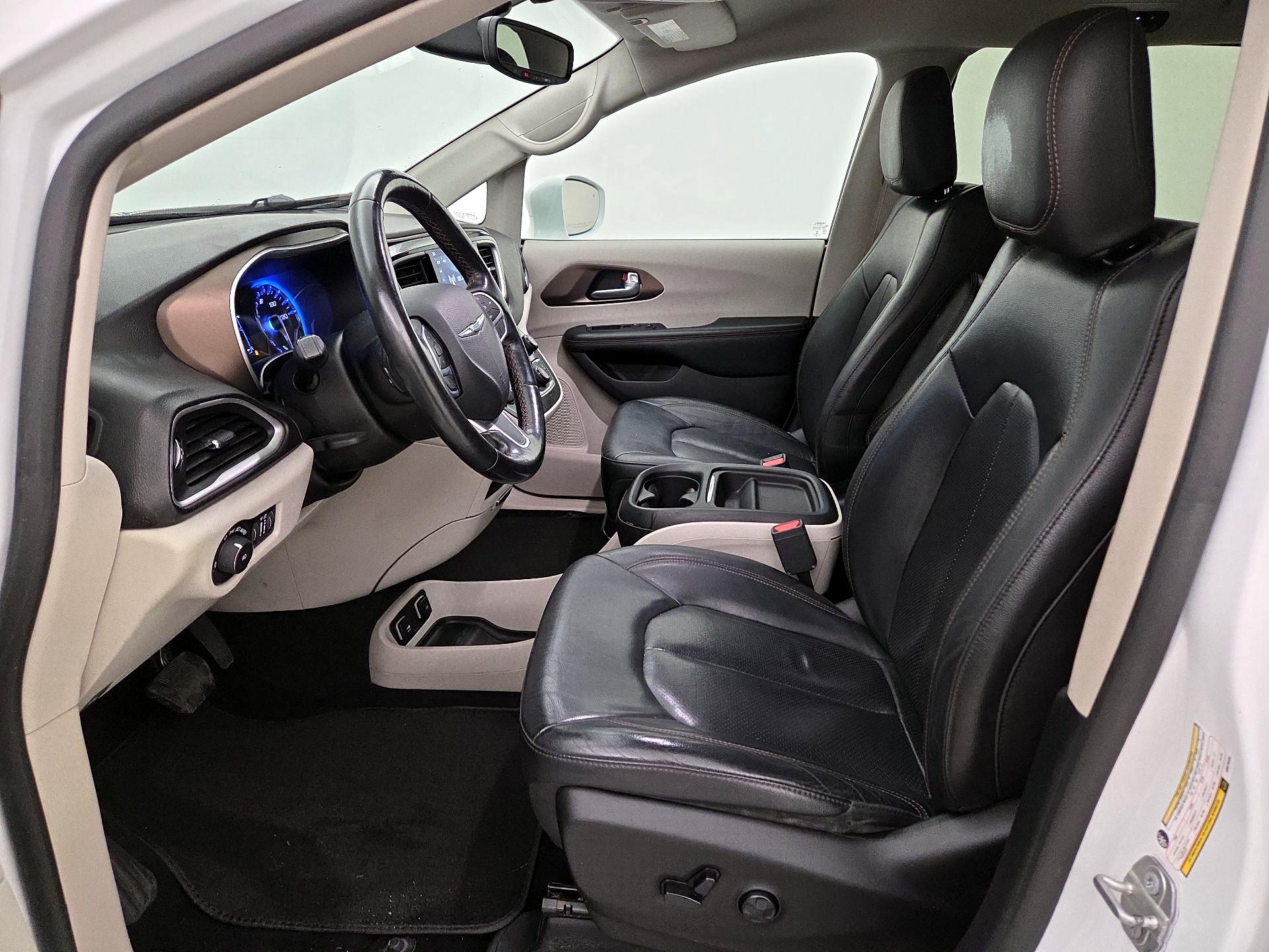 Thumbnail: 2019 Chrysler Pacifica - 11