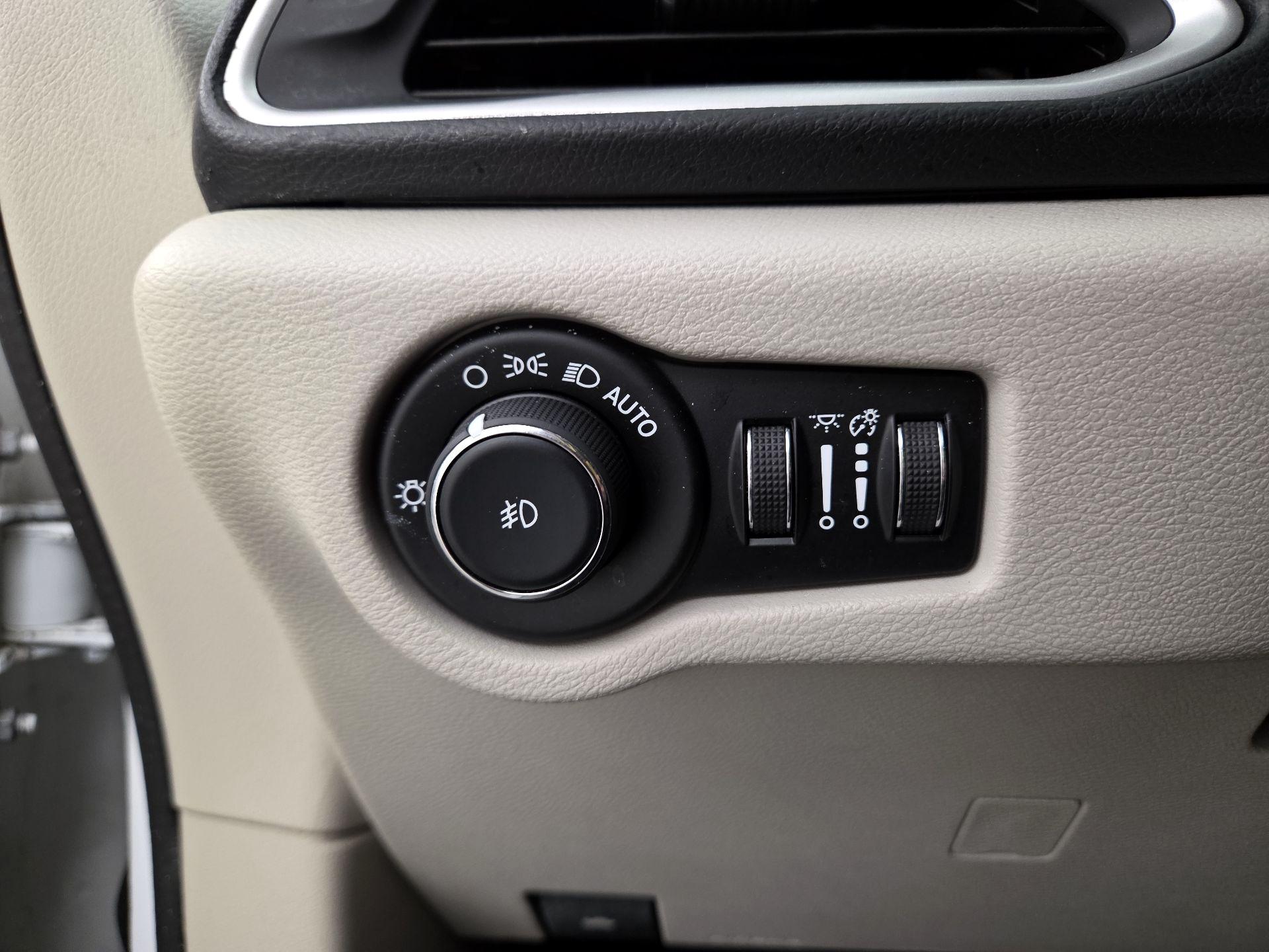 Thumbnail: 2019 Chrysler Pacifica - 13