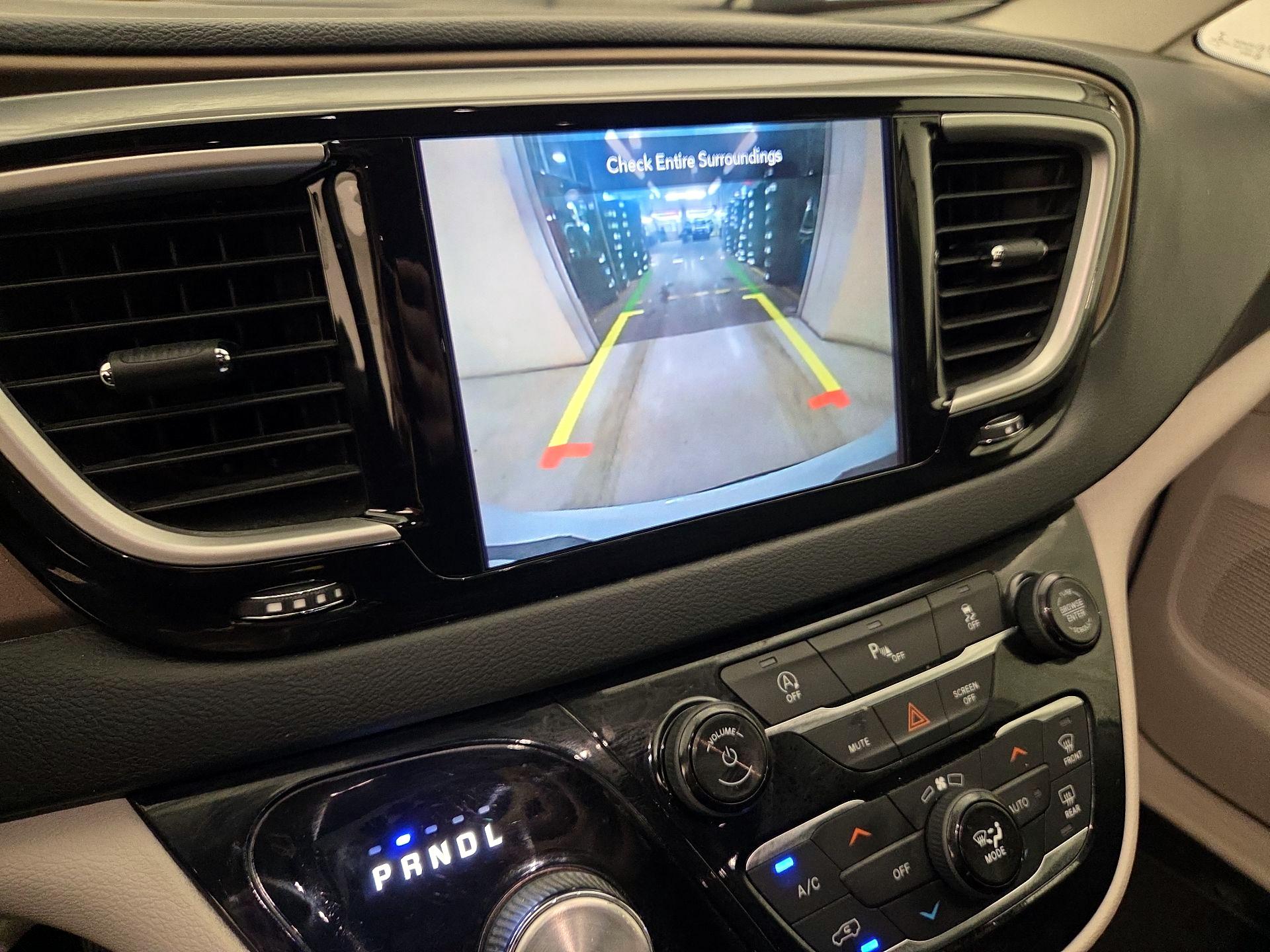 Thumbnail: 2019 Chrysler Pacifica - 14