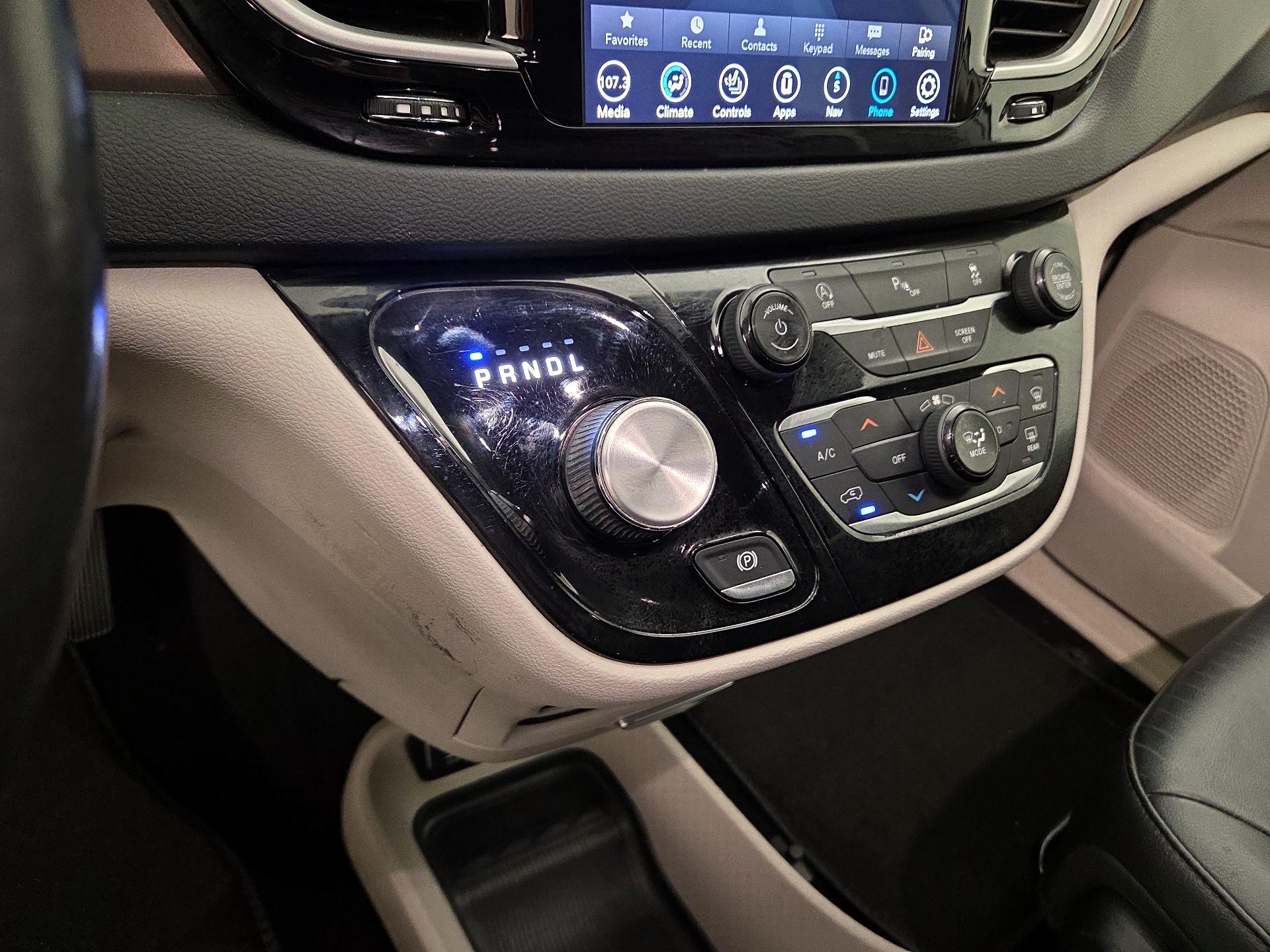 Thumbnail: 2019 Chrysler Pacifica - 17