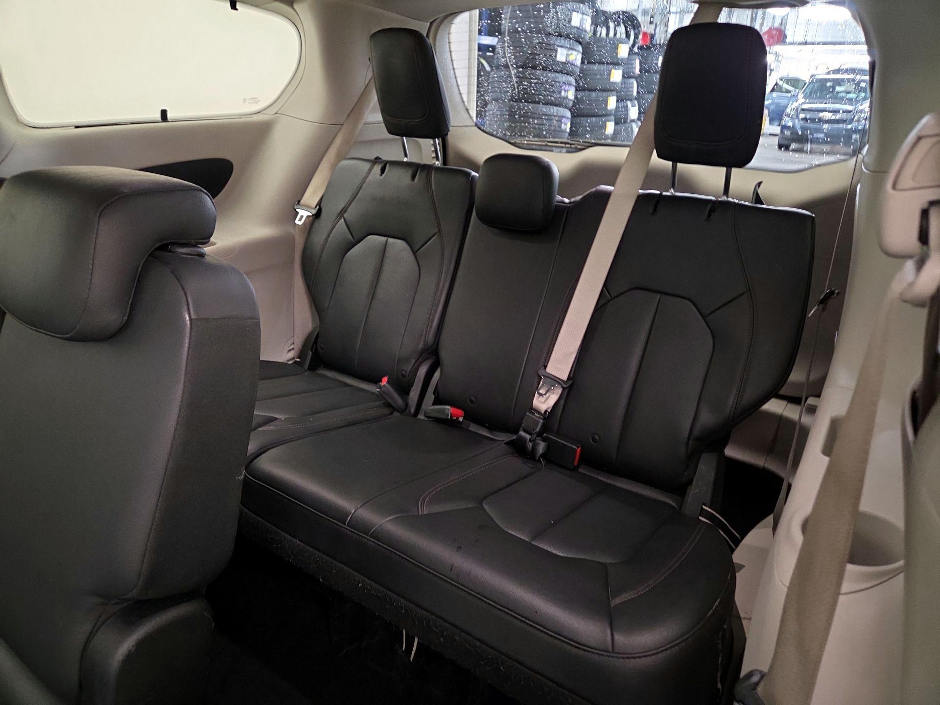 Thumbnail: 2019 Chrysler Pacifica - 20