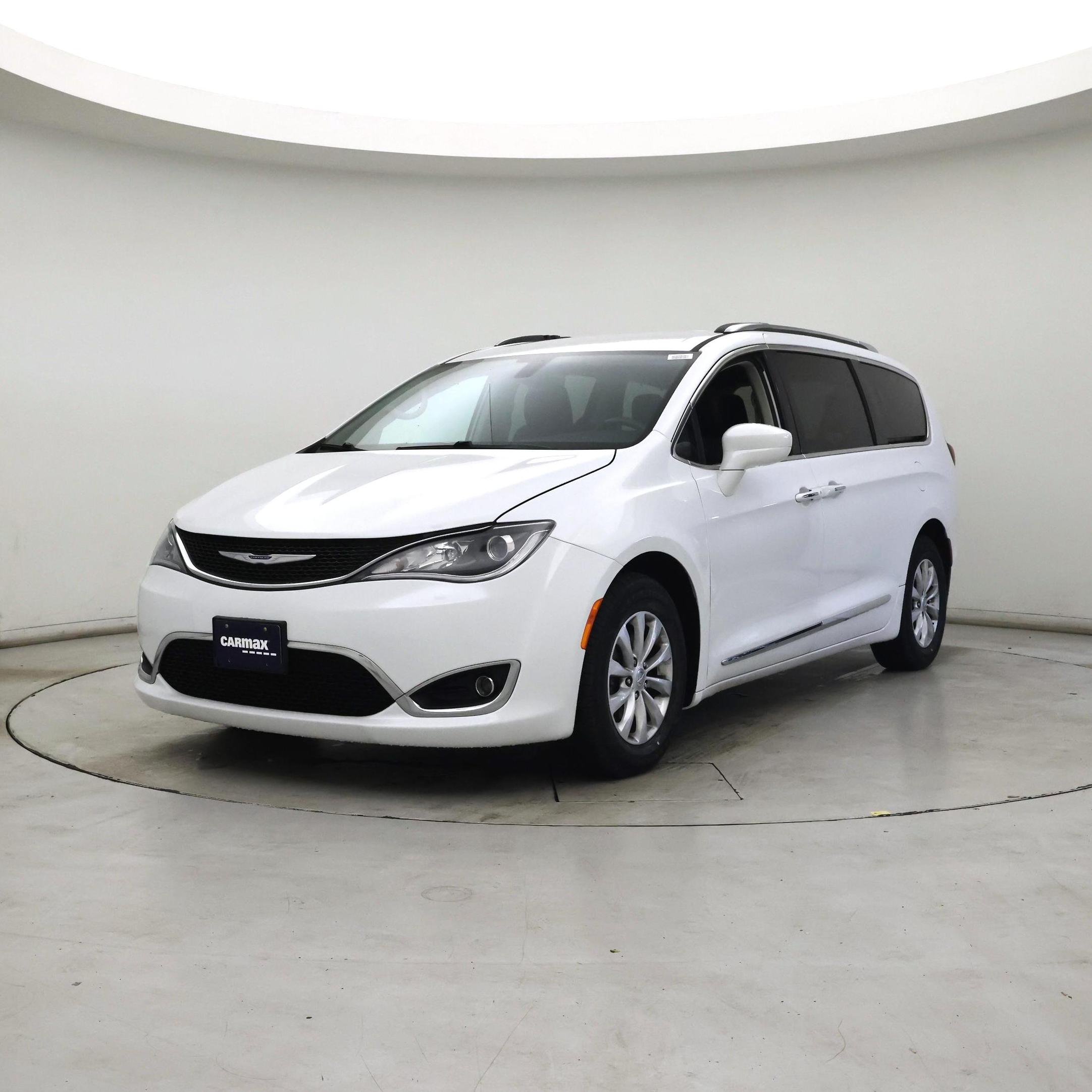 Thumbnail: 2019 Chrysler Pacifica - 4