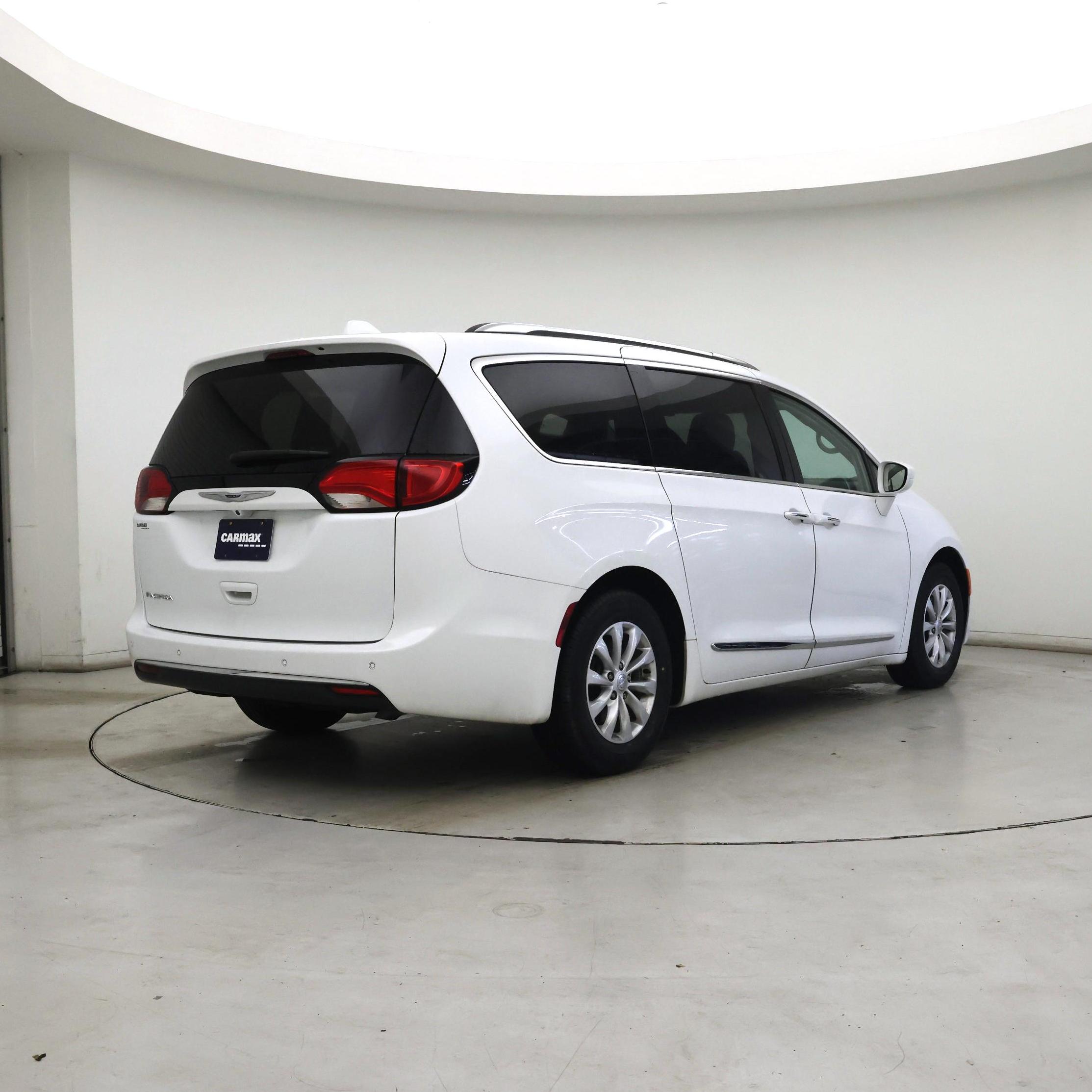 Thumbnail: 2019 Chrysler Pacifica - 8