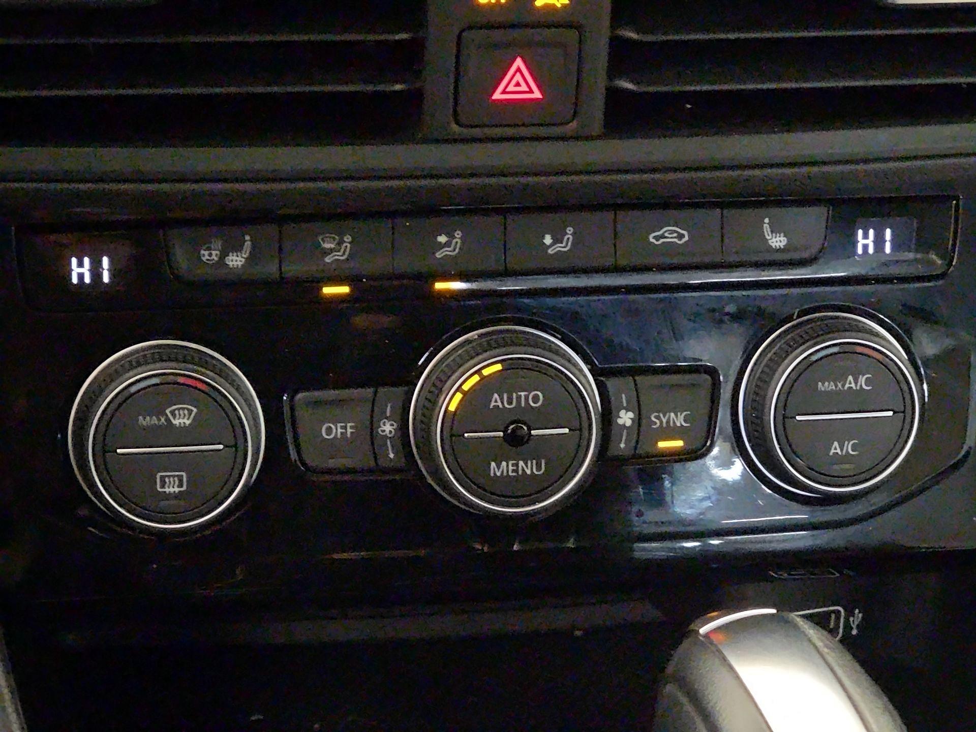 Thumbnail: 2019 Volkswagen Jetta - 16