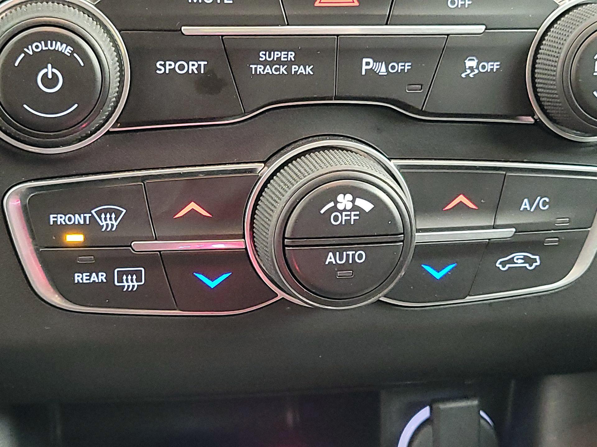 Thumbnail: 2020 Dodge Charger - 17