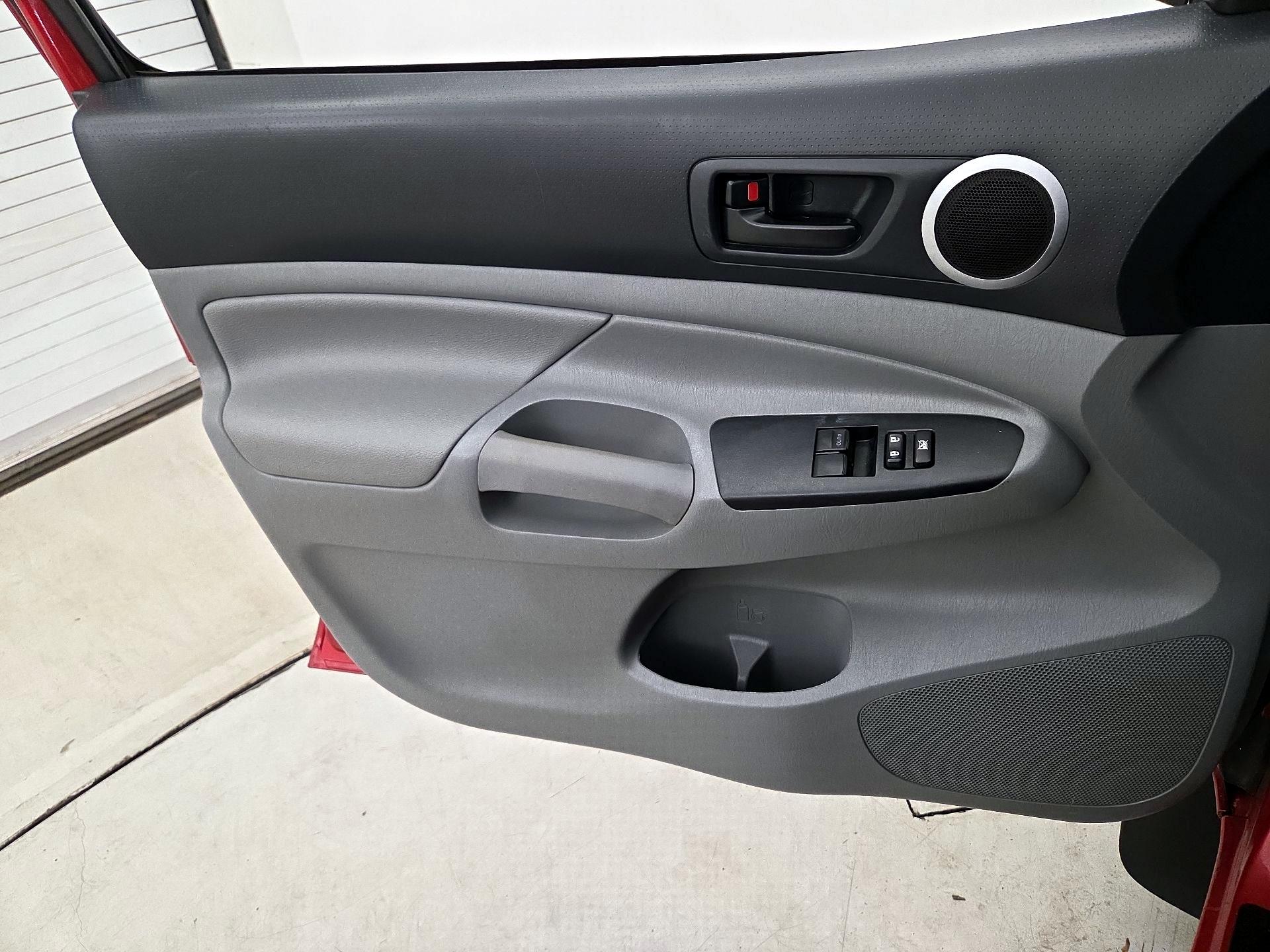 Thumbnail: 2015 Toyota Tacoma - 12