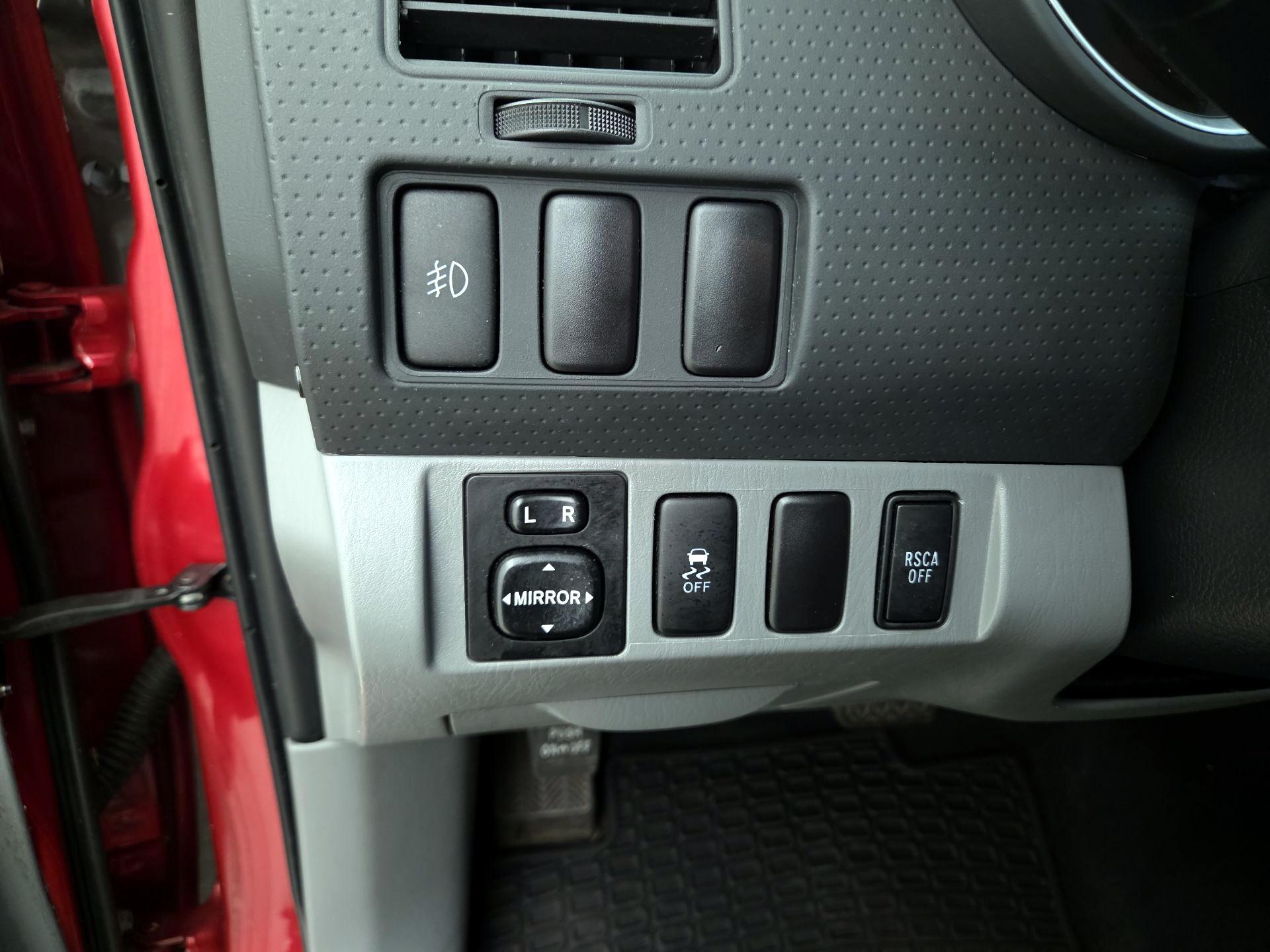 Thumbnail: 2015 Toyota Tacoma - 13