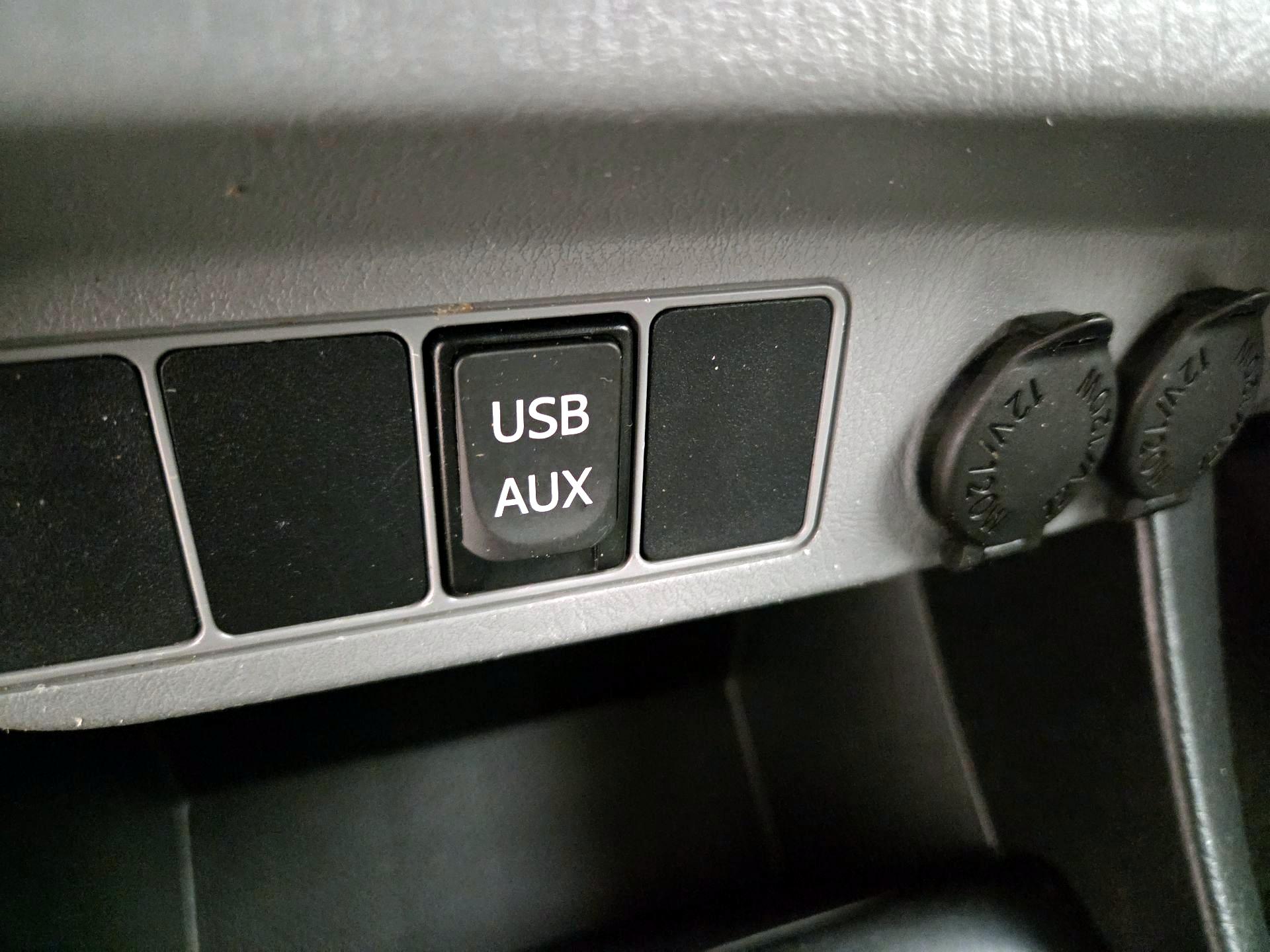 Thumbnail: 2015 Toyota Tacoma - 18