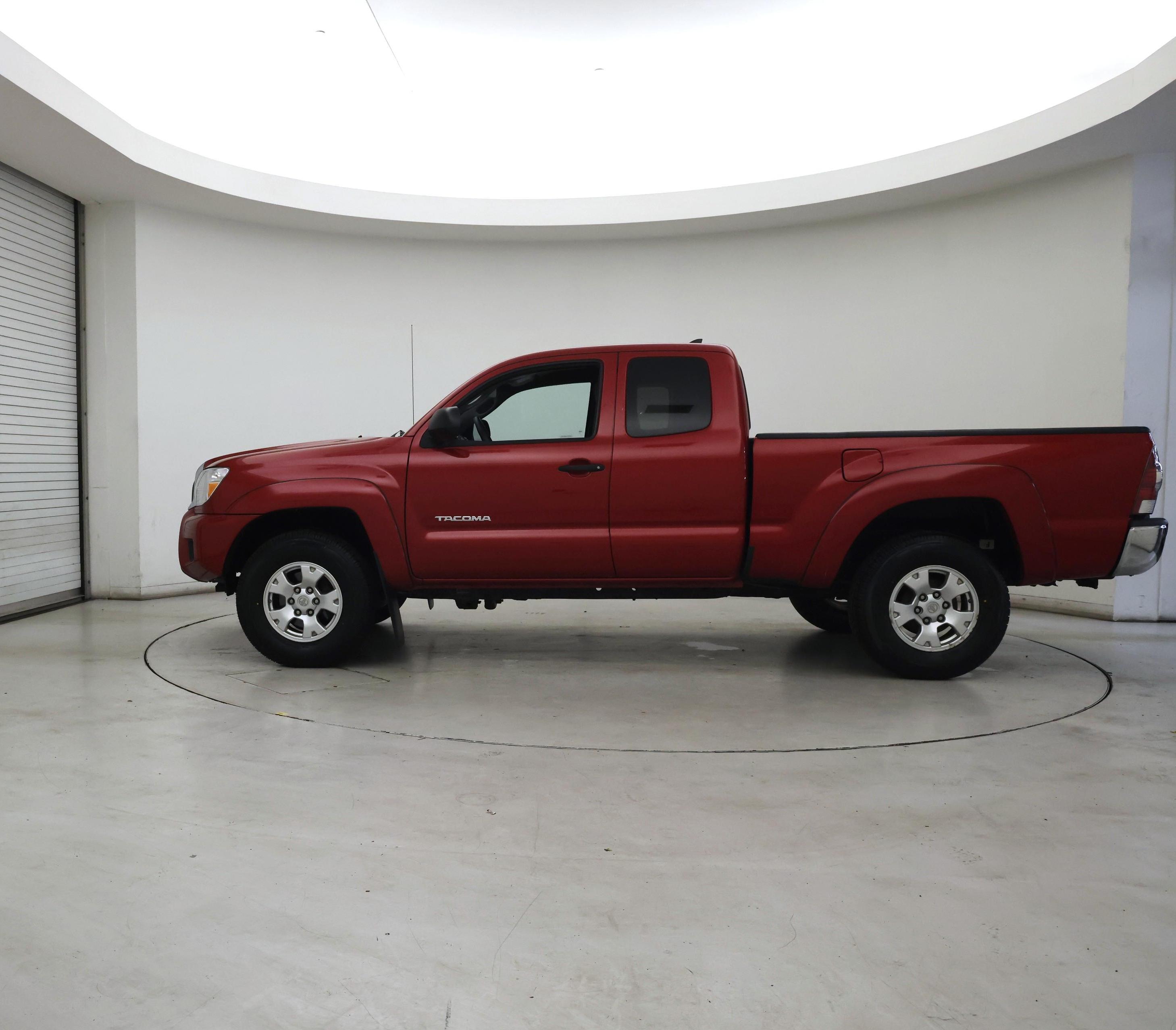 Thumbnail: 2015 Toyota Tacoma - 3