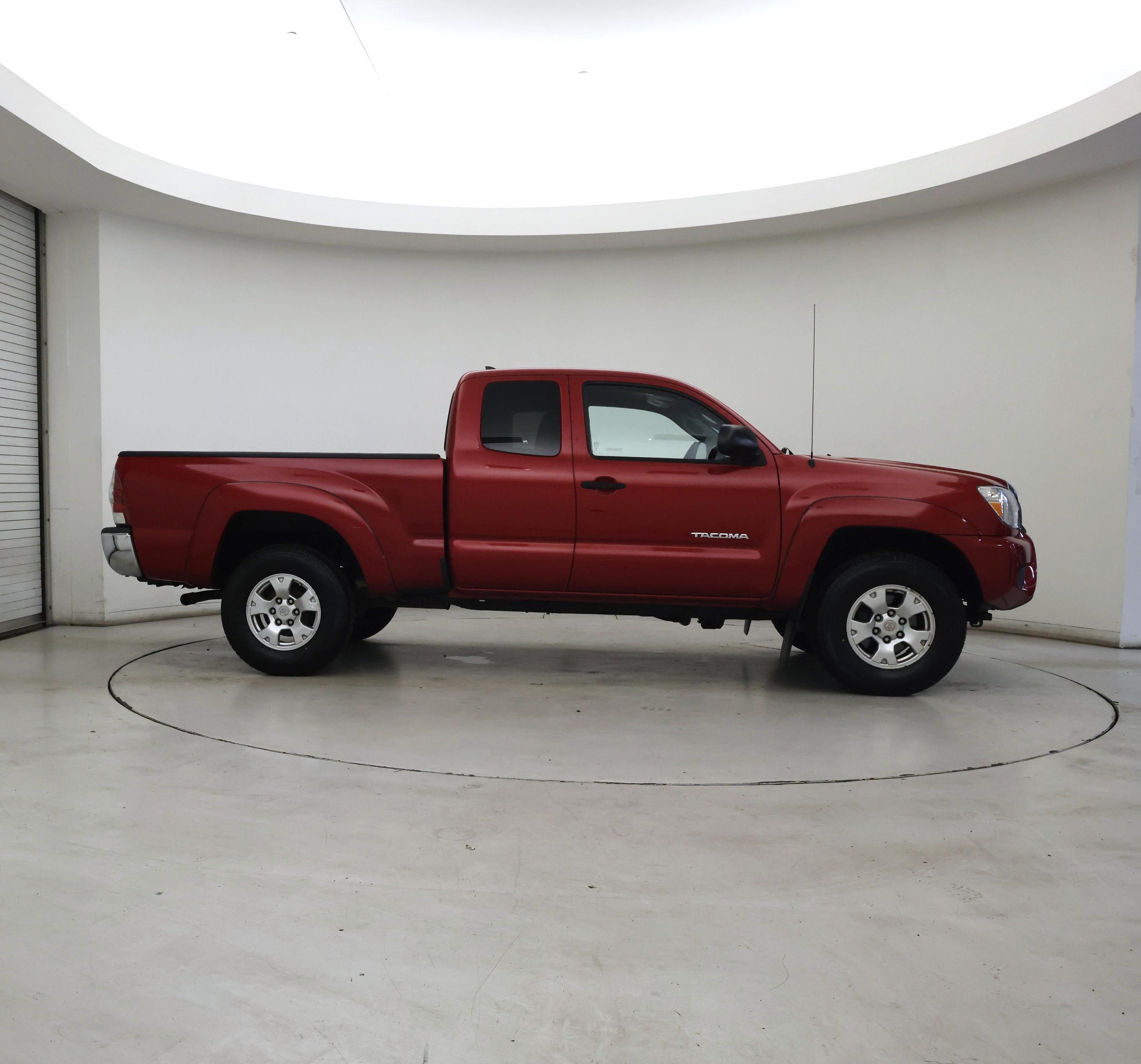 Thumbnail: 2015 Toyota Tacoma - 7