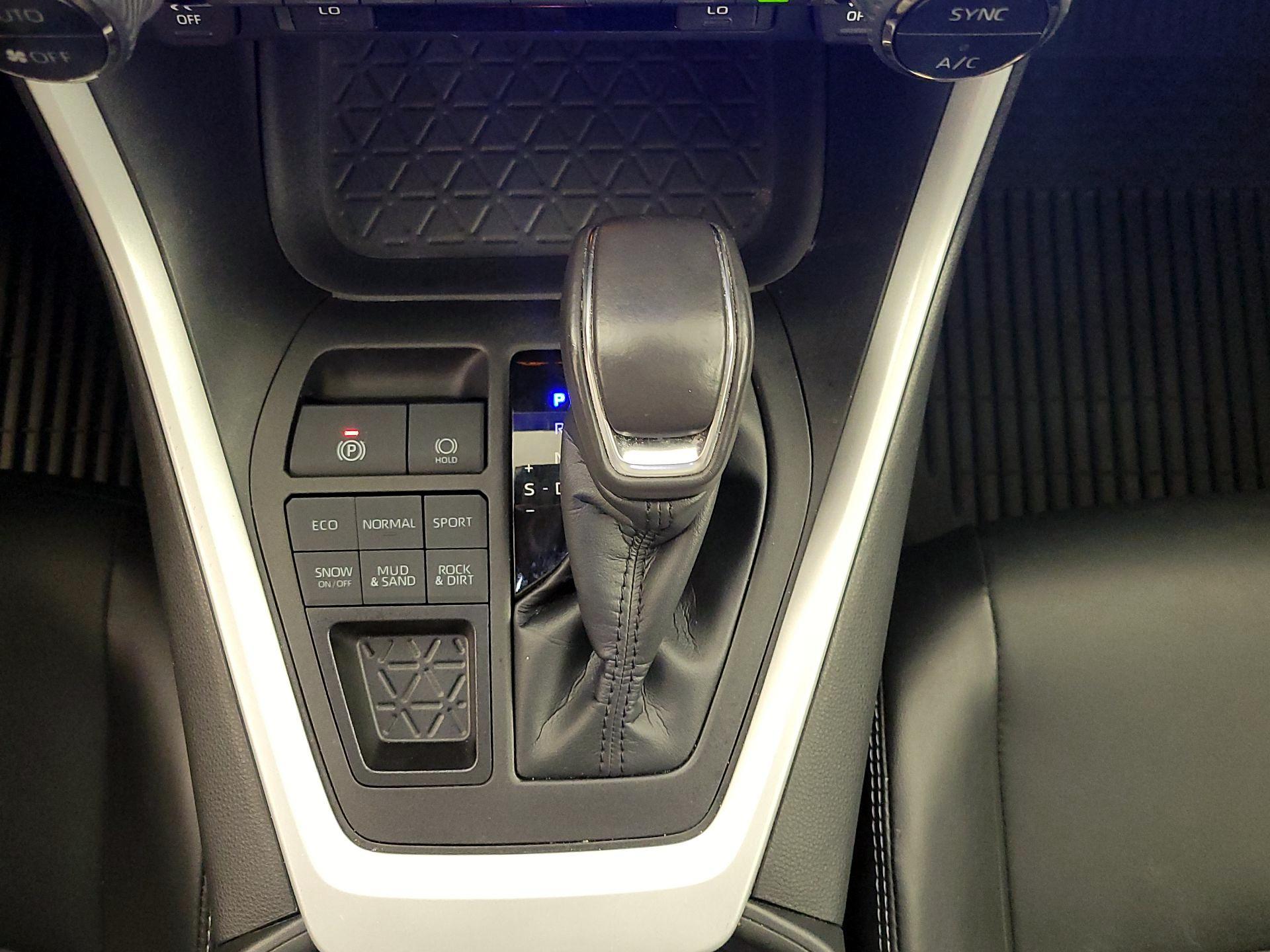 Thumbnail: 2023 Toyota RAV4 - 17