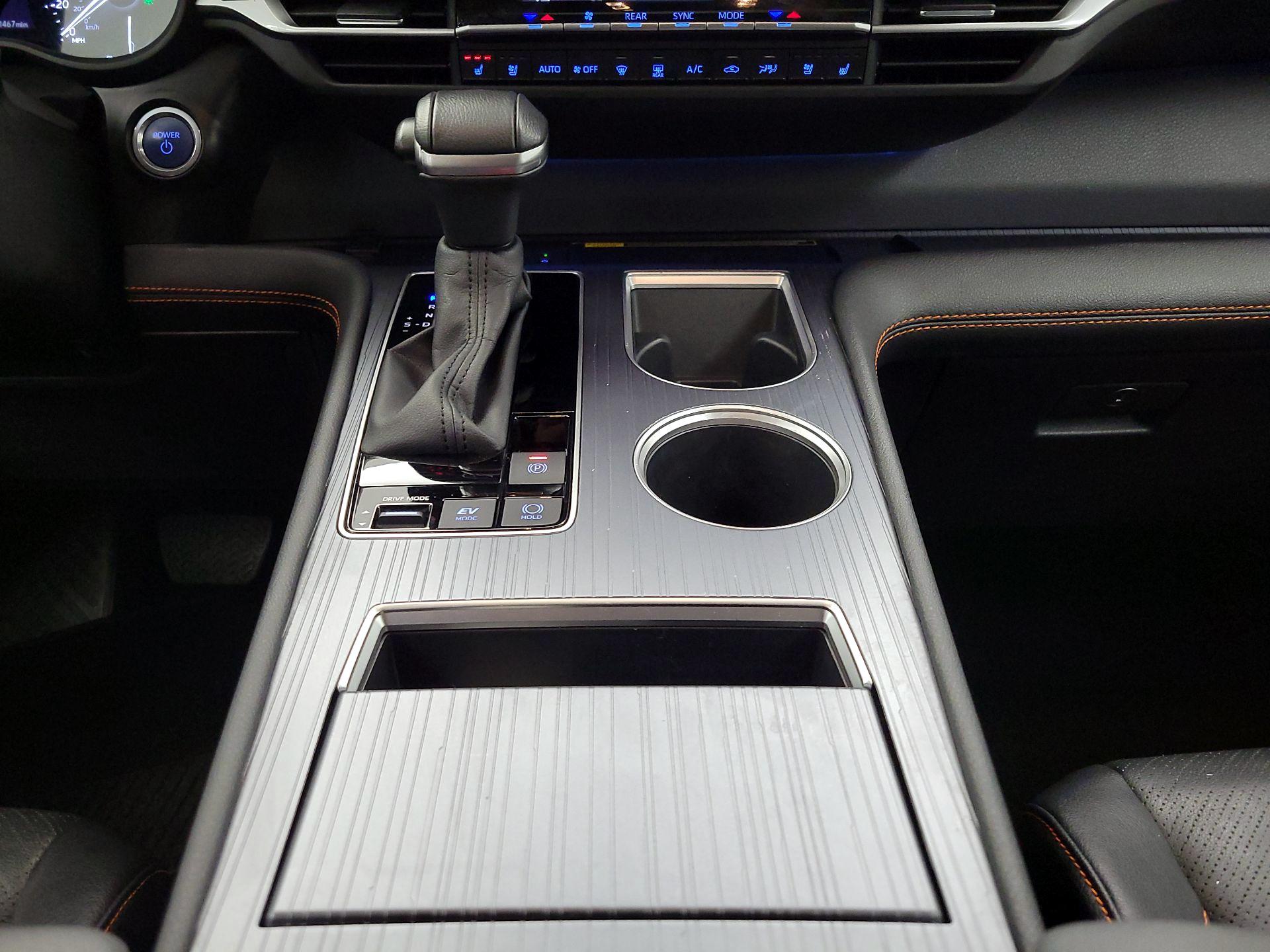 Thumbnail: 2024 Toyota Sienna - 18