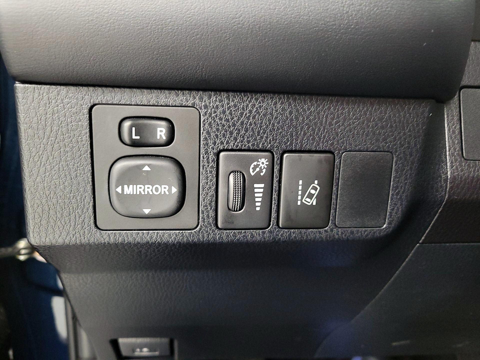 Thumbnail: 2018 Toyota RAV4 - 13