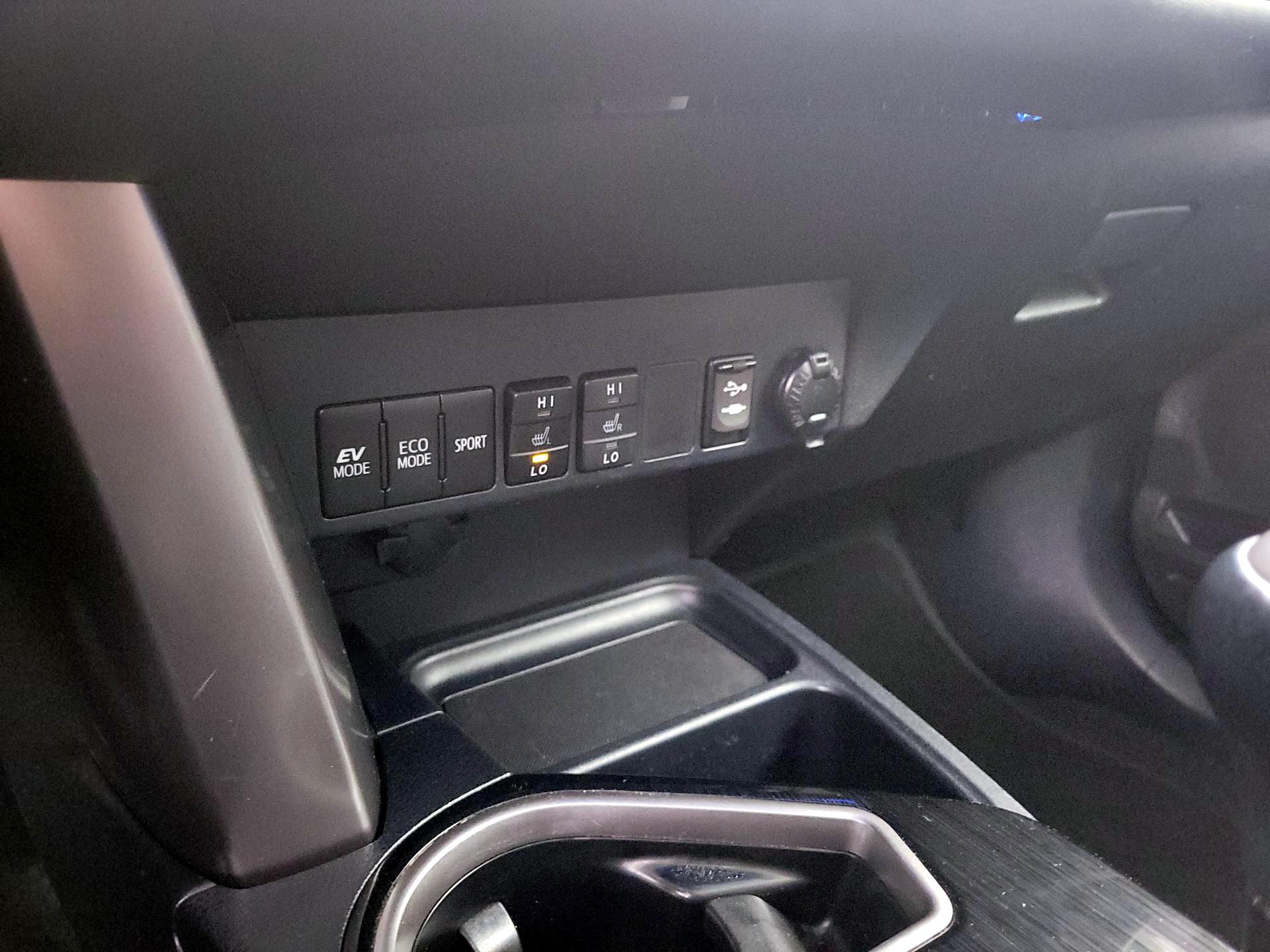 Thumbnail: 2018 Toyota RAV4 - 18