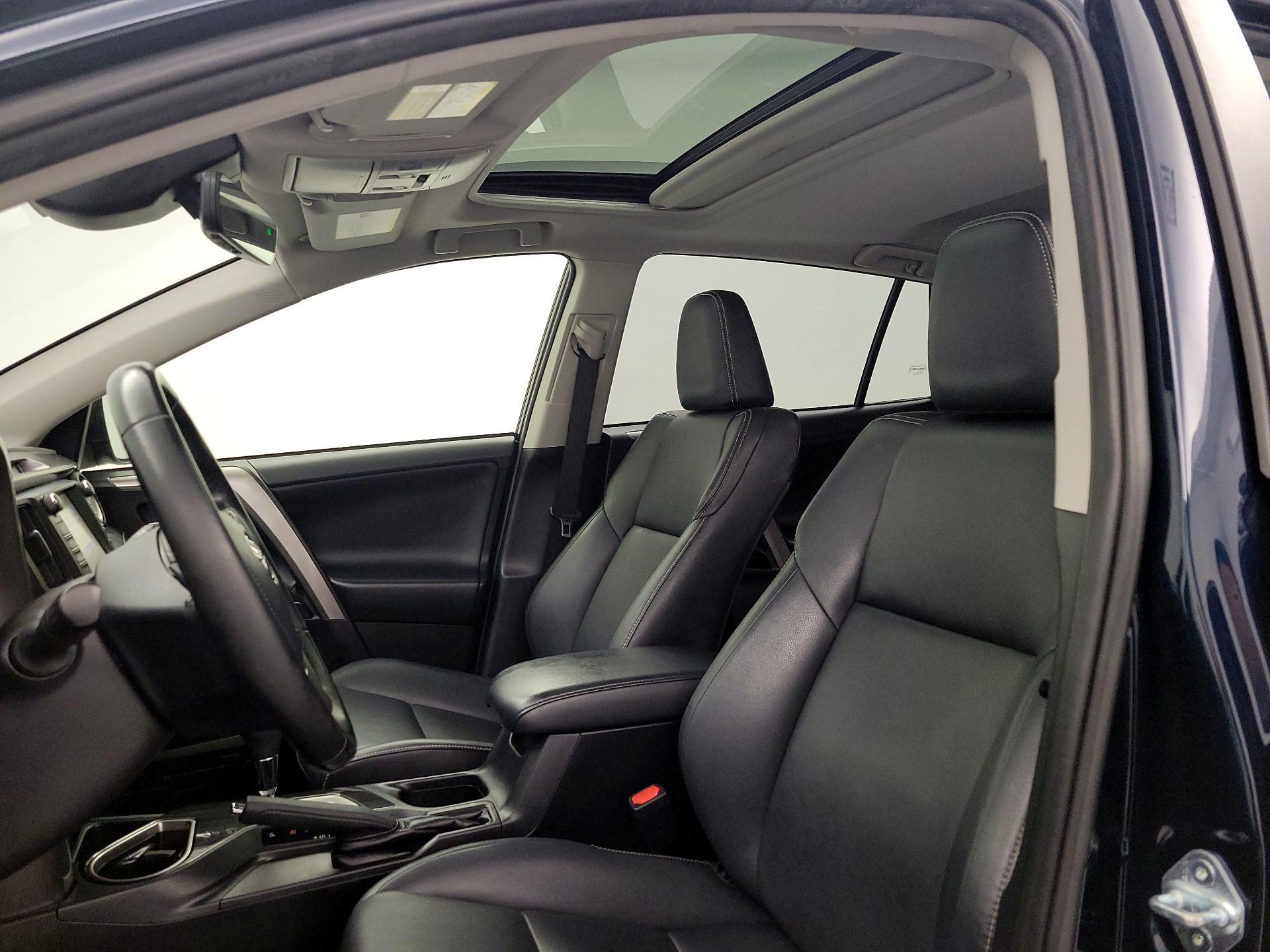 Thumbnail: 2018 Toyota RAV4 - 19