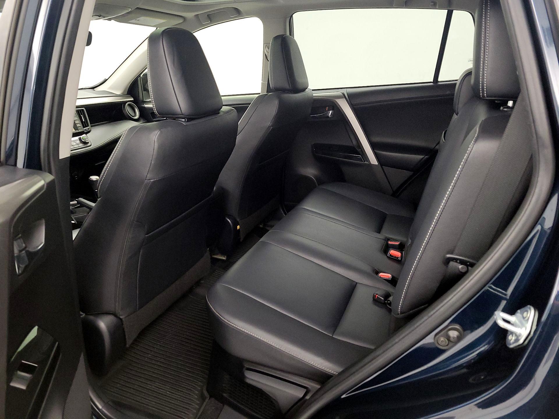 Thumbnail: 2018 Toyota RAV4 - 20