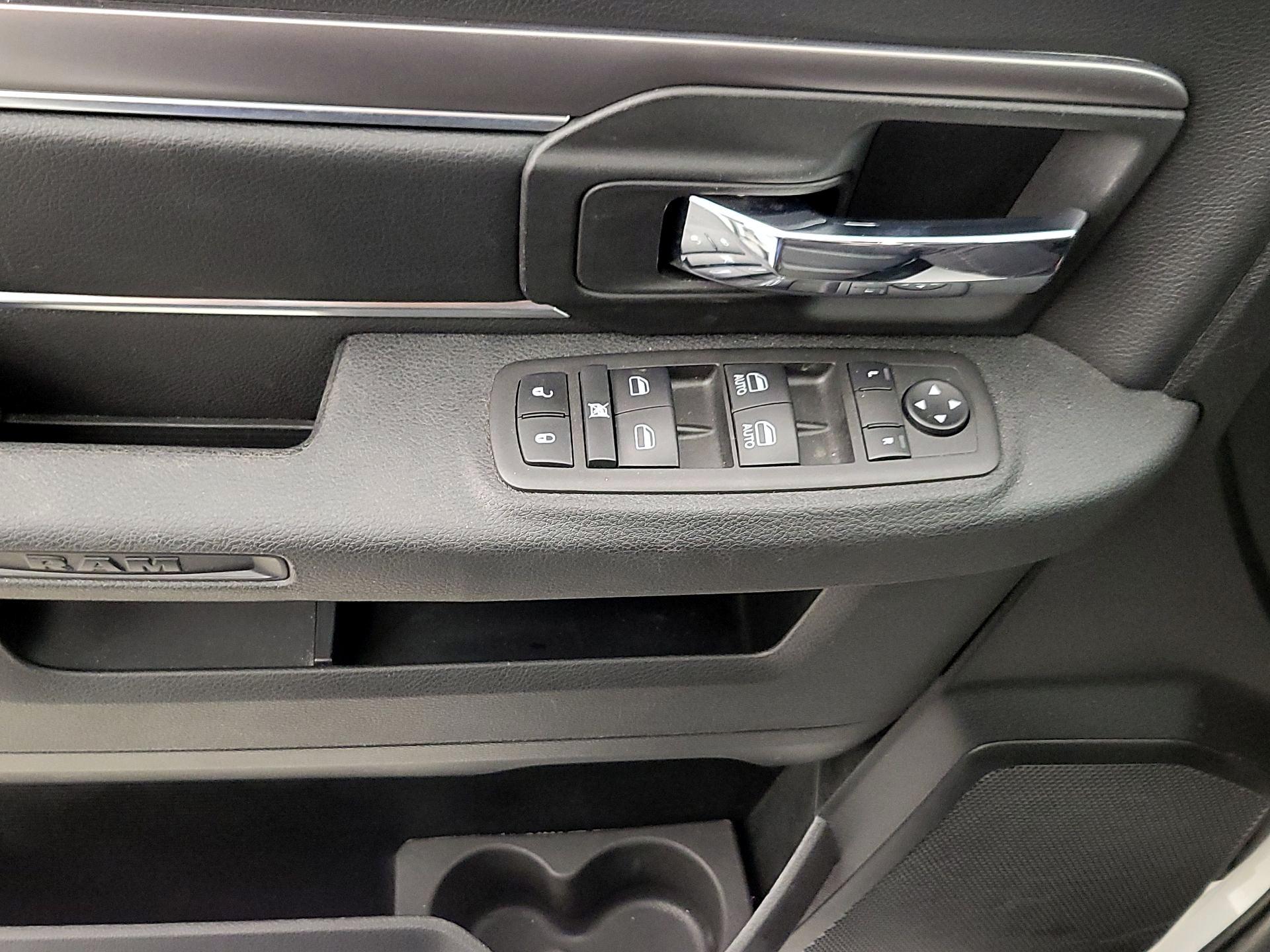 Thumbnail: 2022 RAM 1500 Classic - 12