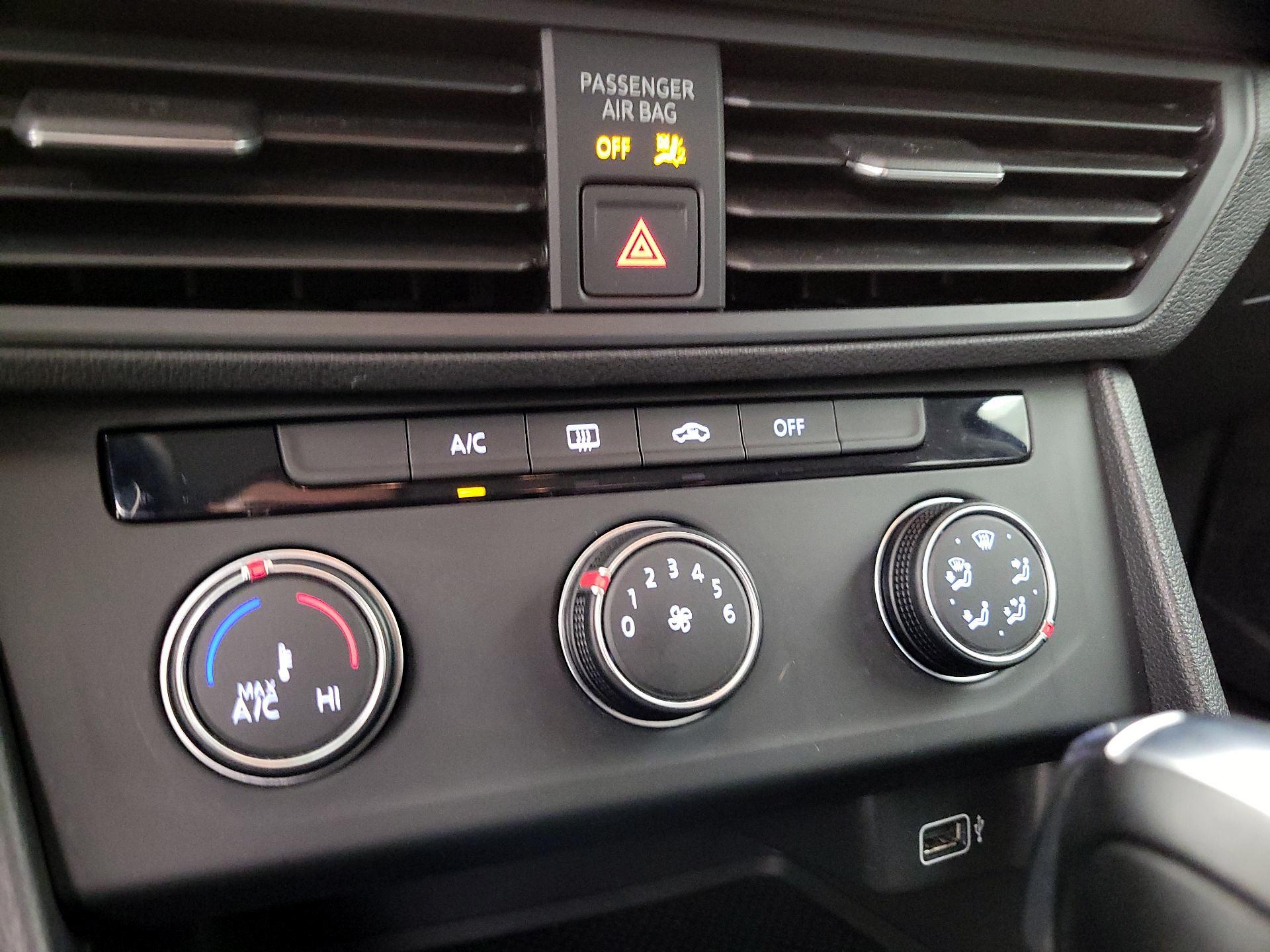 Thumbnail: 2019 Volkswagen Jetta - 17