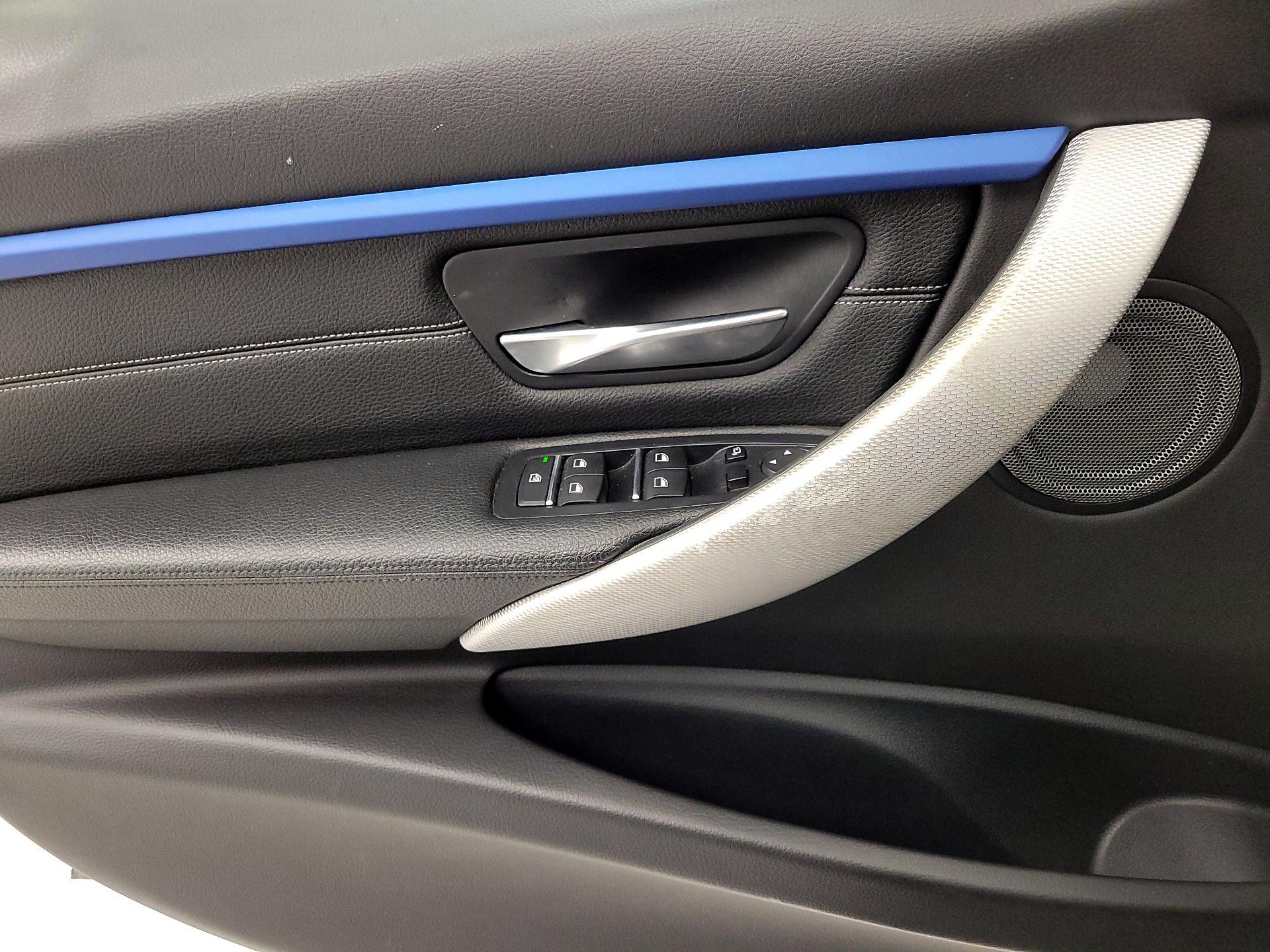 Thumbnail: 2018 BMW 3 Series - 12