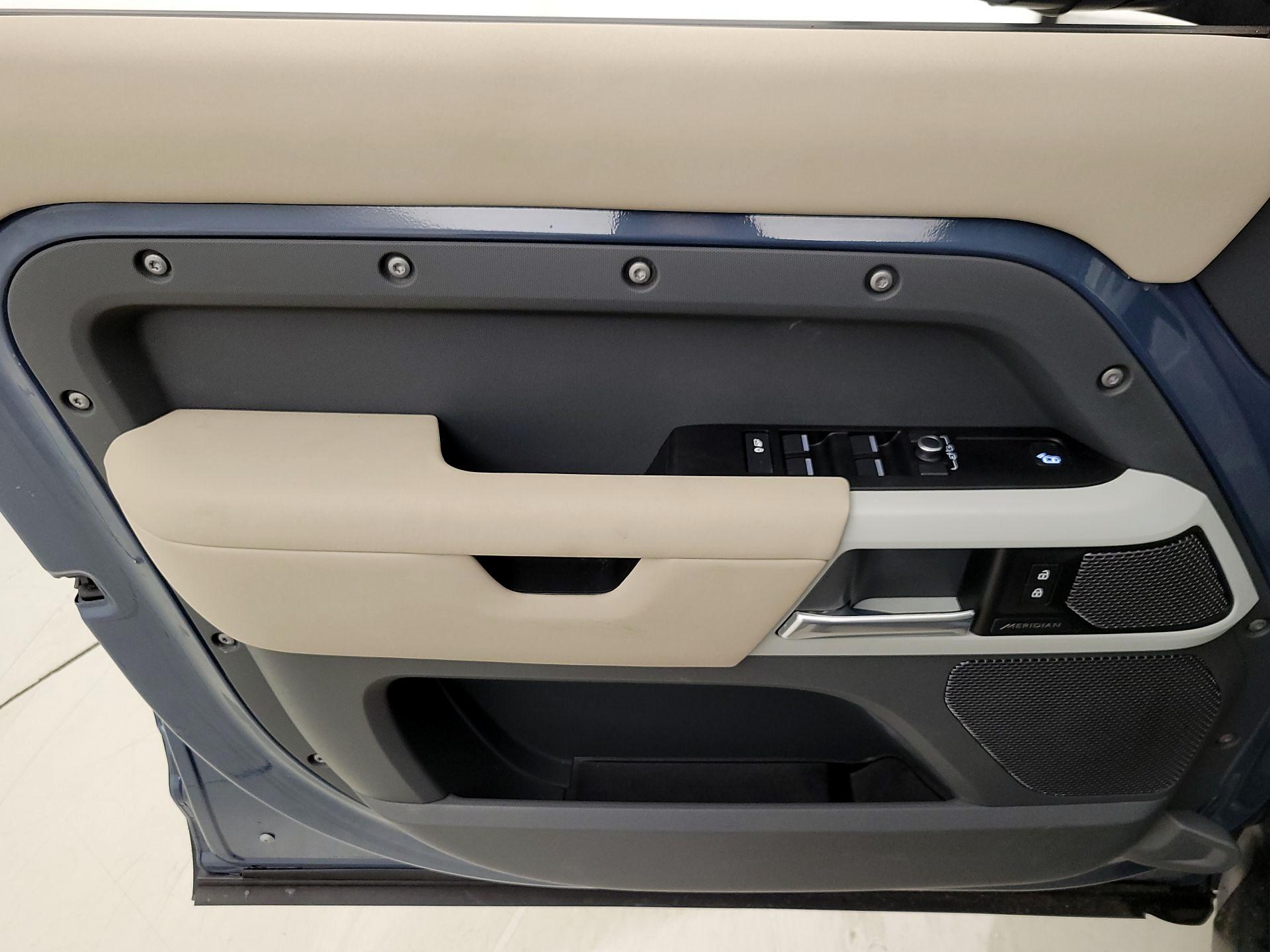 Thumbnail: 2022 Land Rover Defender - 12