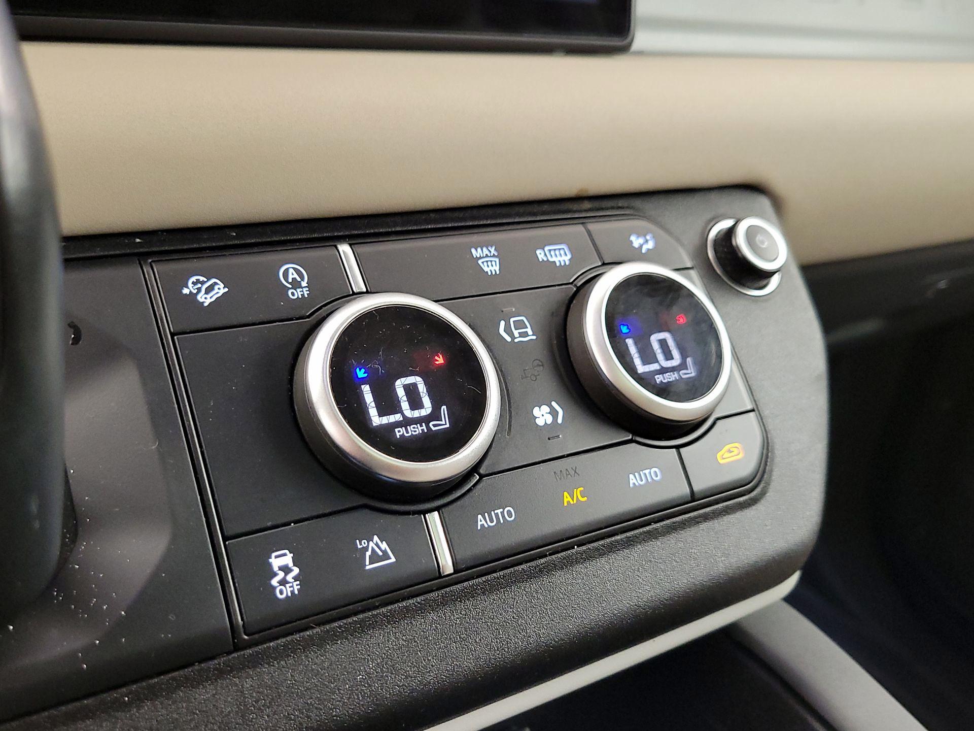 Thumbnail: 2022 Land Rover Defender - 17