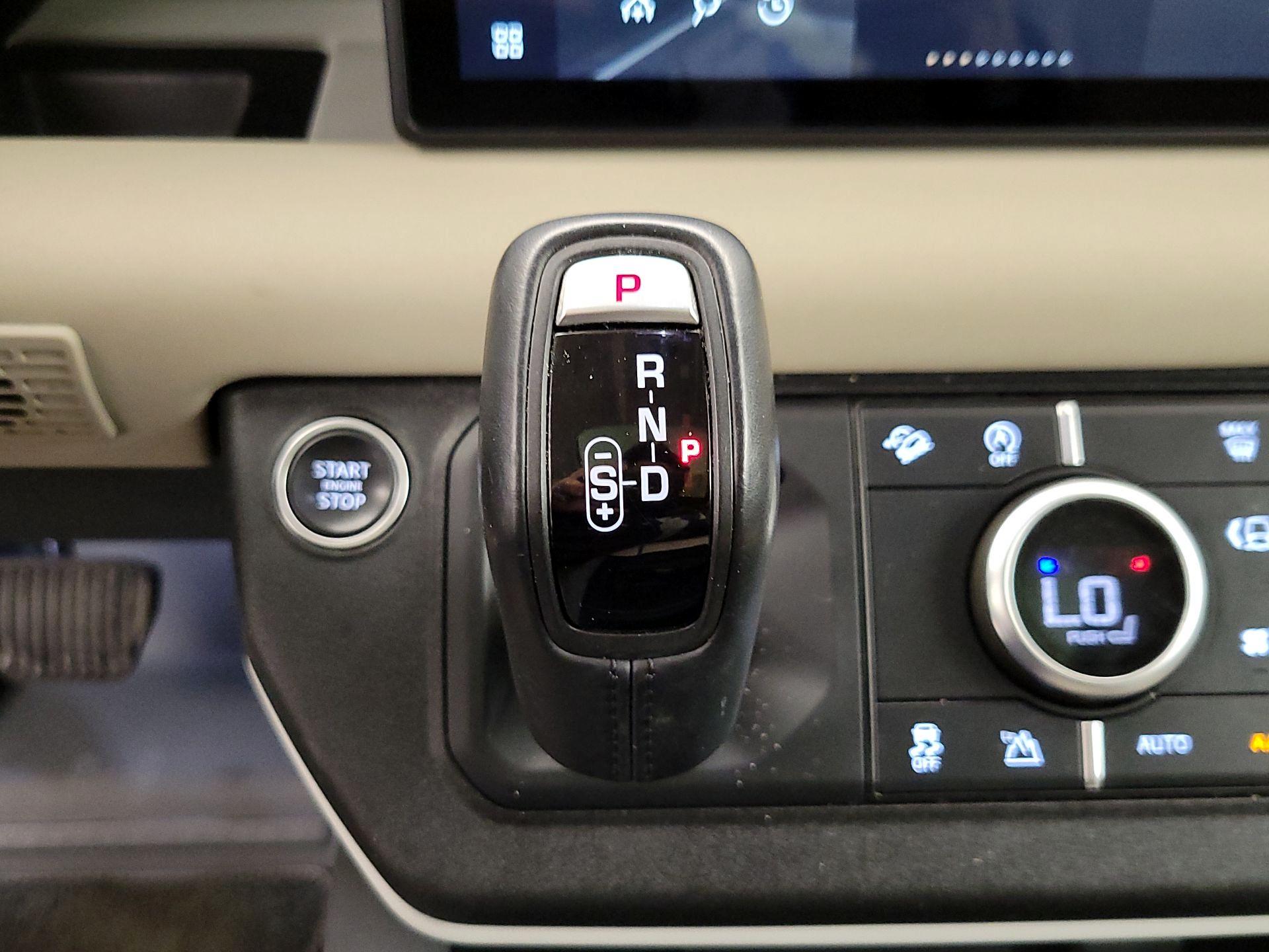 Thumbnail: 2022 Land Rover Defender - 18