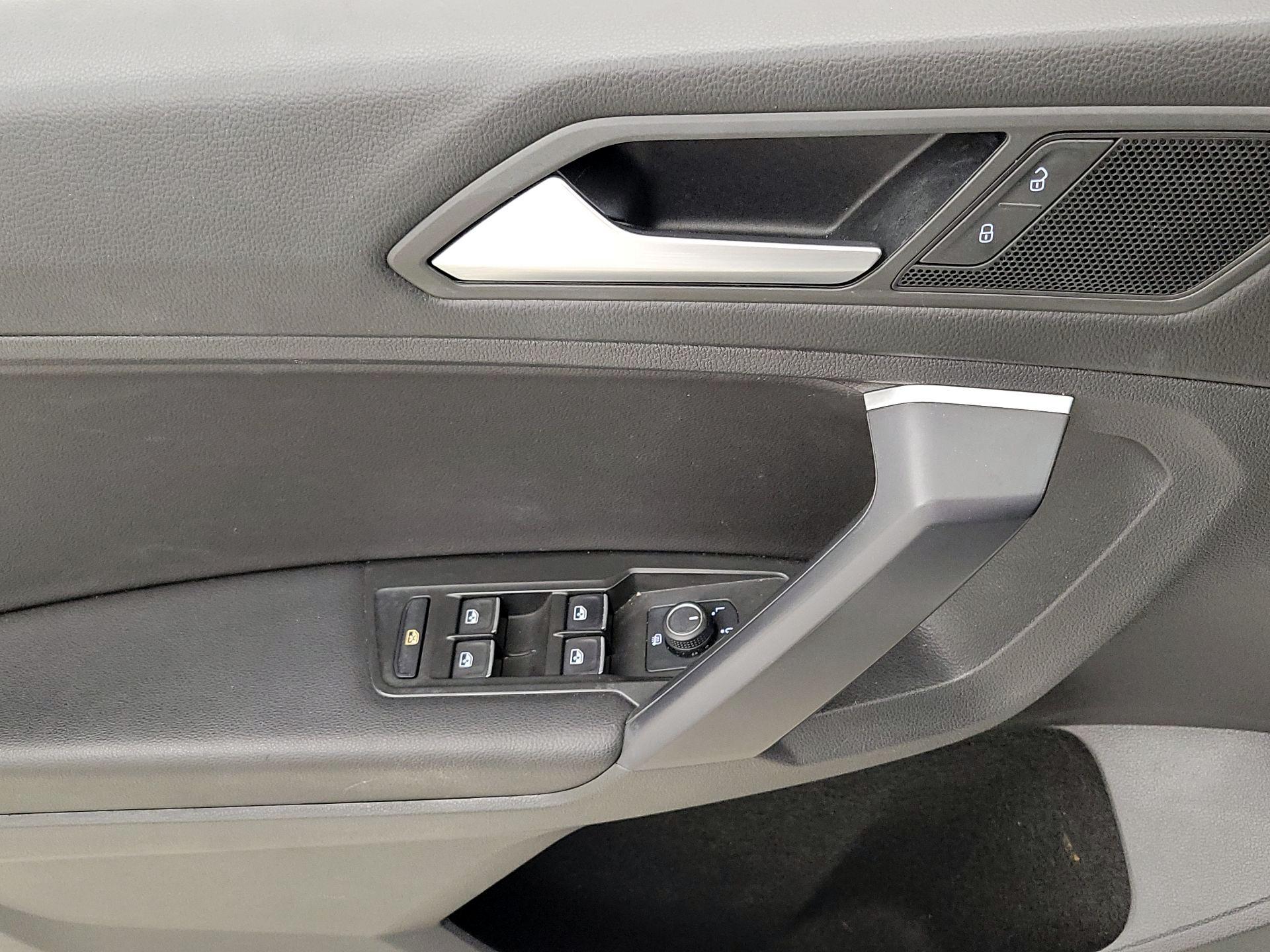 Thumbnail: 2021 Volkswagen Tiguan - 12