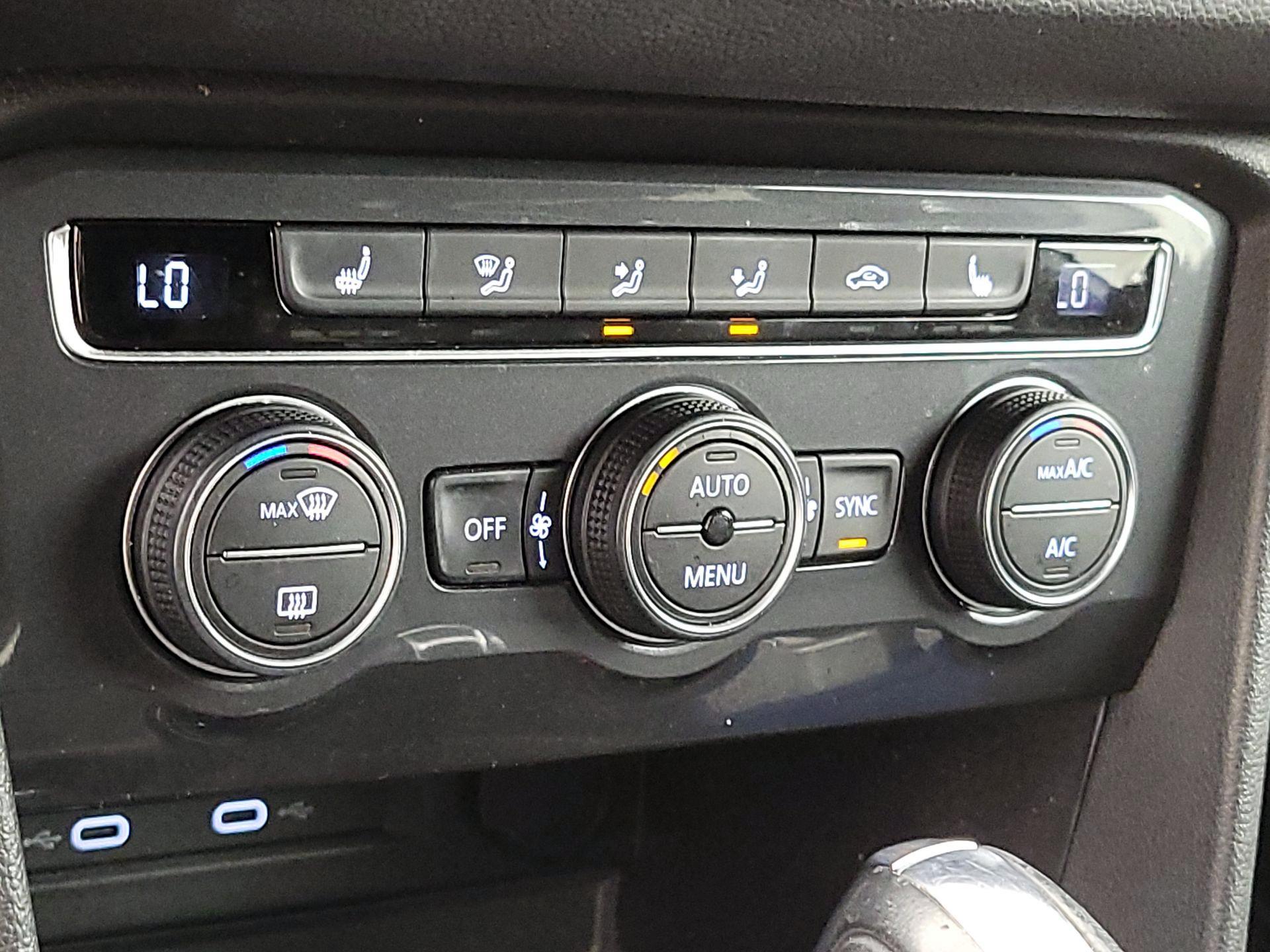 Thumbnail: 2021 Volkswagen Tiguan - 16