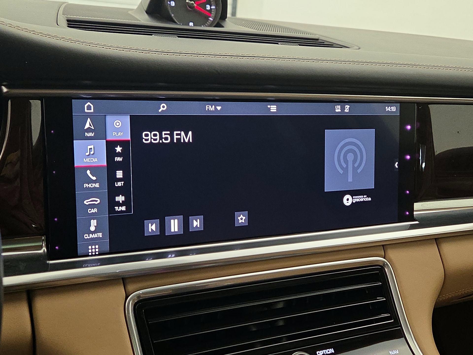 Thumbnail: 2019 Porsche Panamera - 16