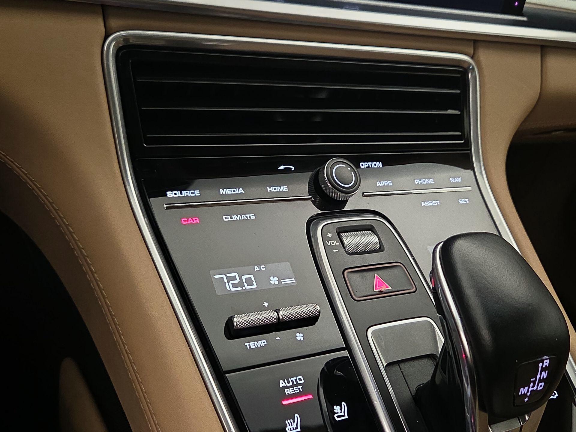 Thumbnail: 2019 Porsche Panamera - 17