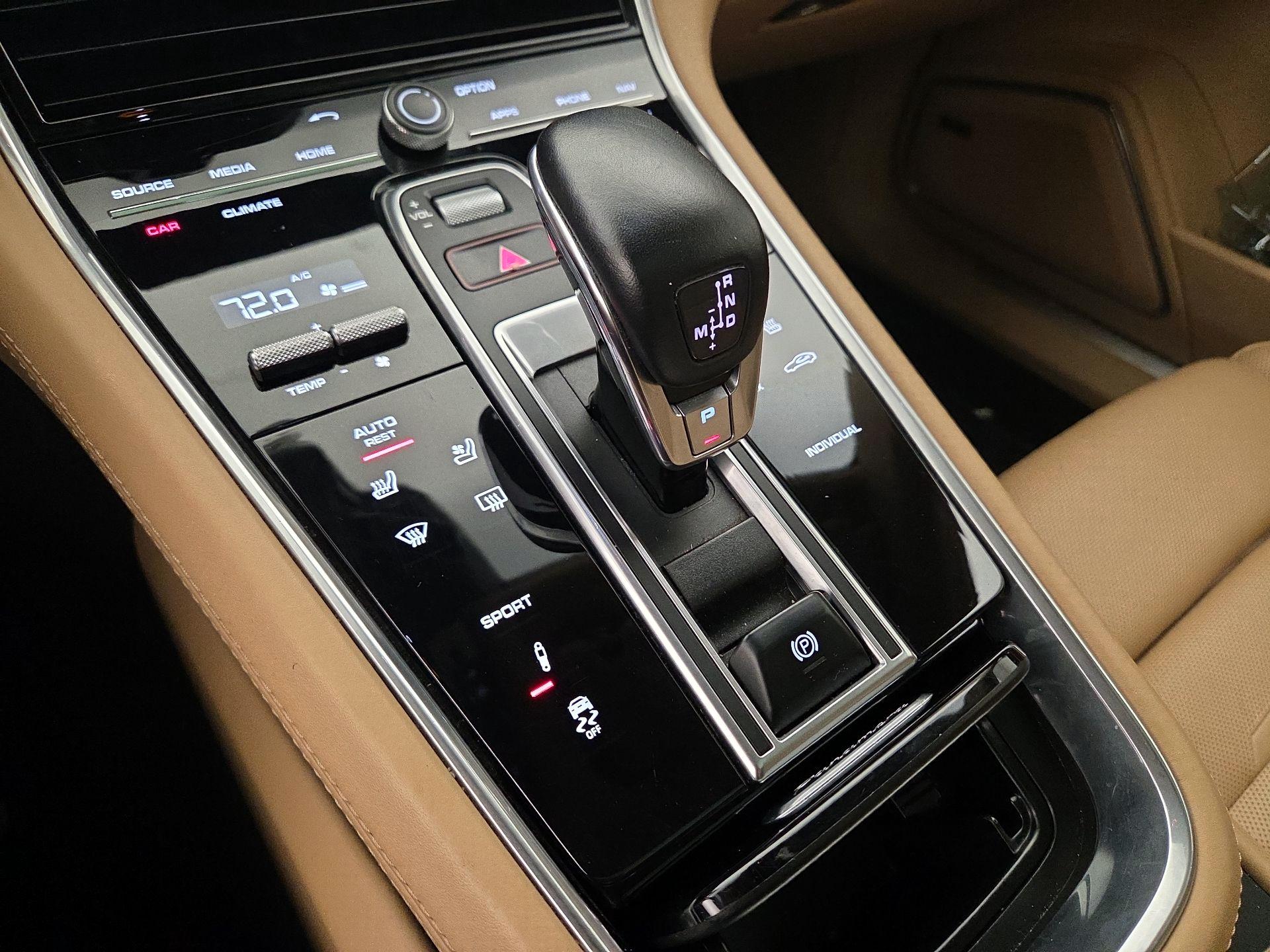 Thumbnail: 2019 Porsche Panamera - 18