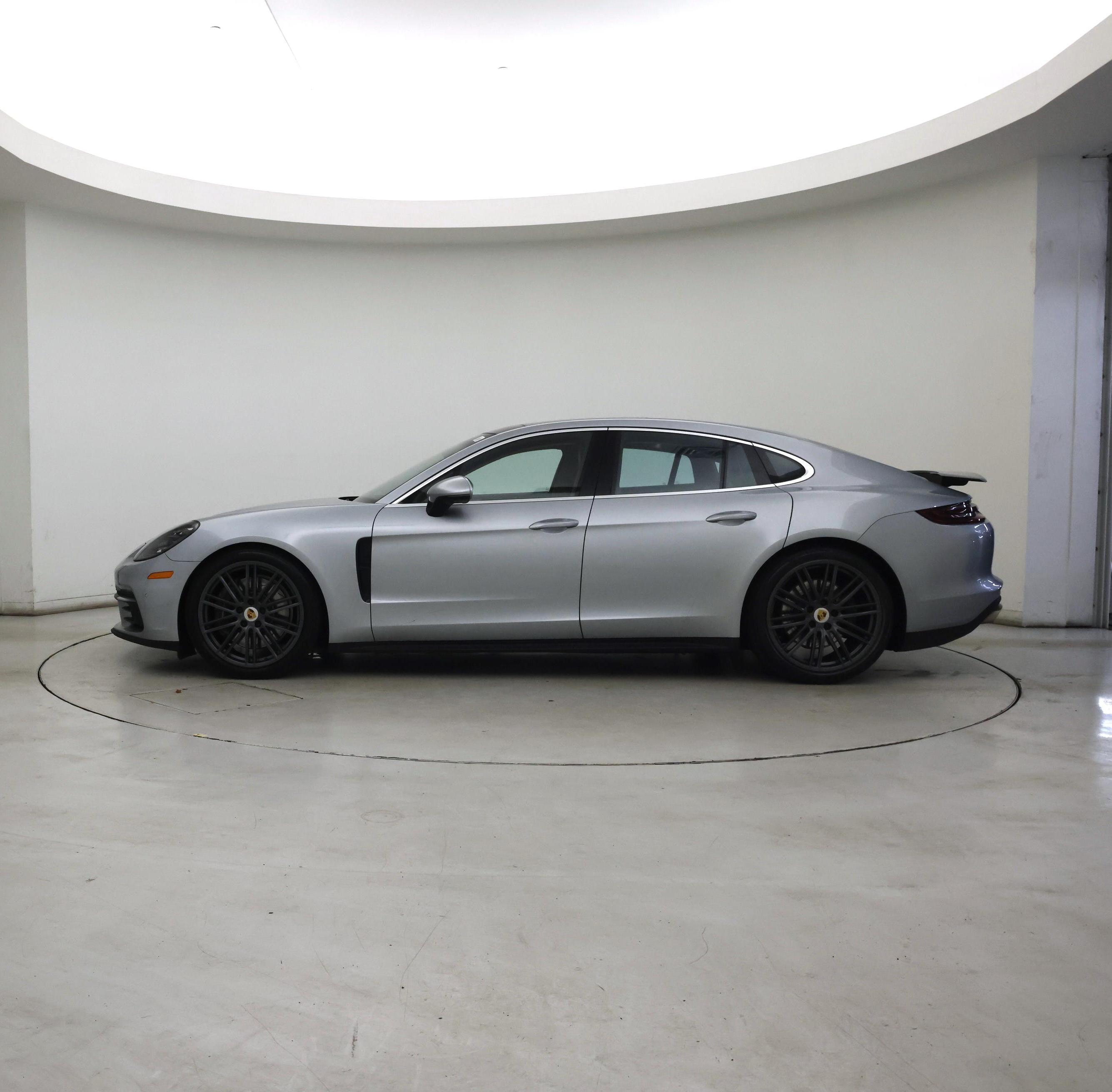 Thumbnail: 2019 Porsche Panamera - 3