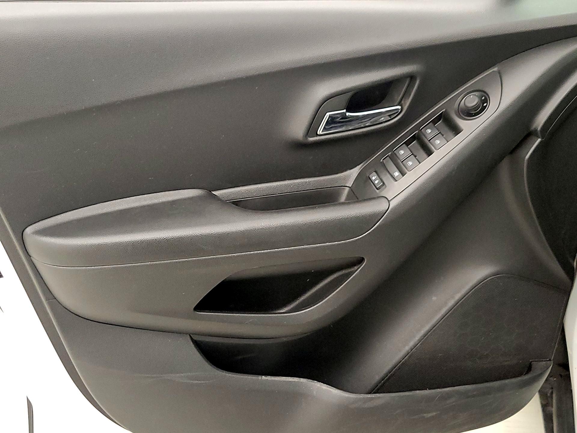 Thumbnail: 2022 Chevrolet Trax - 12