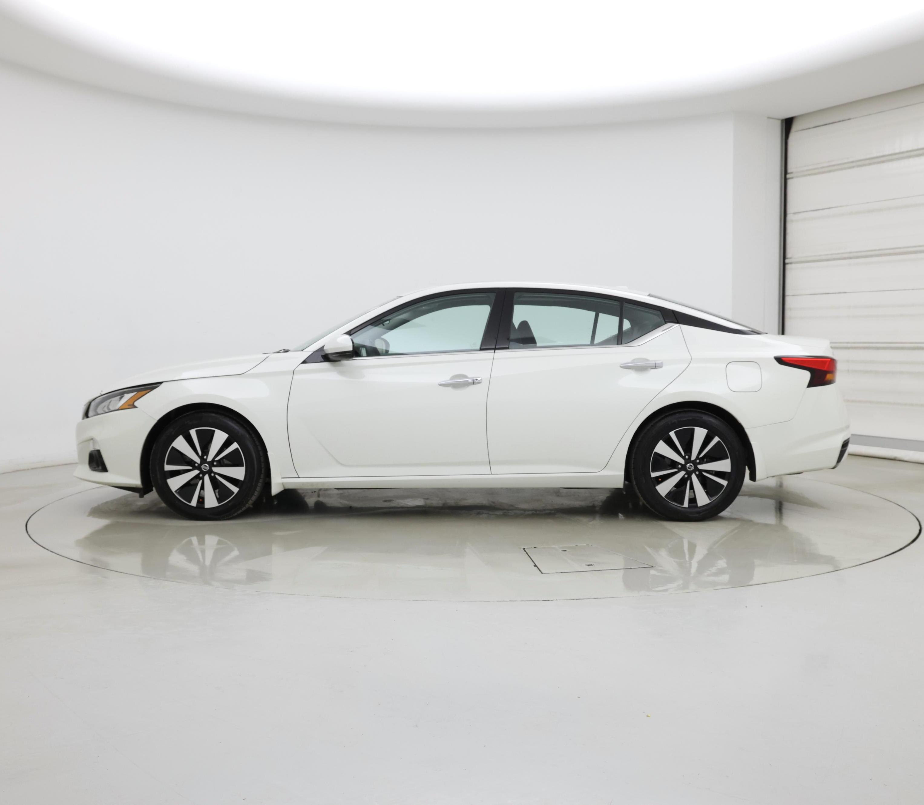 Thumbnail: 2021 Nissan Altima - 3