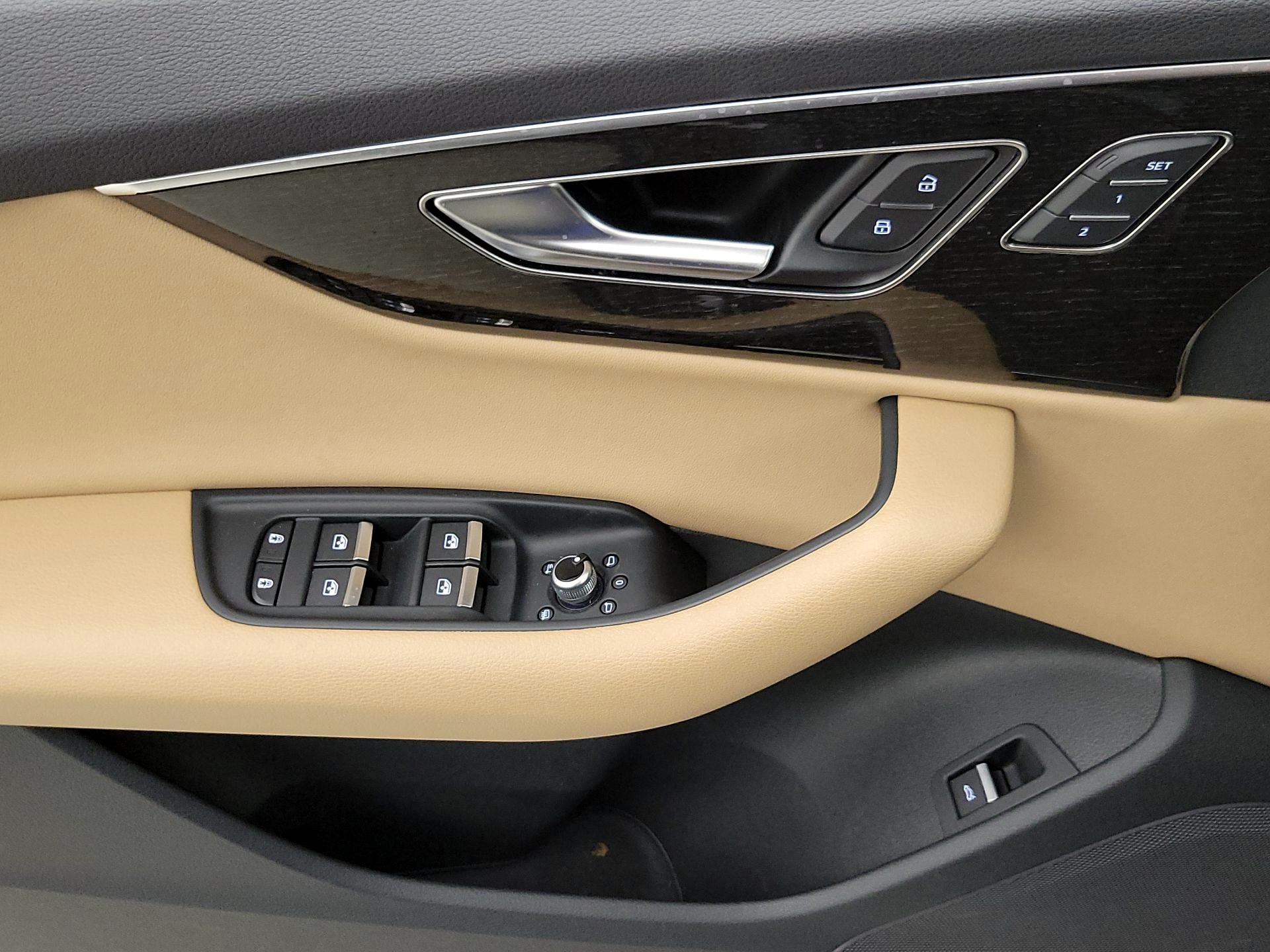 Thumbnail: 2023 Audi Q7 - 12