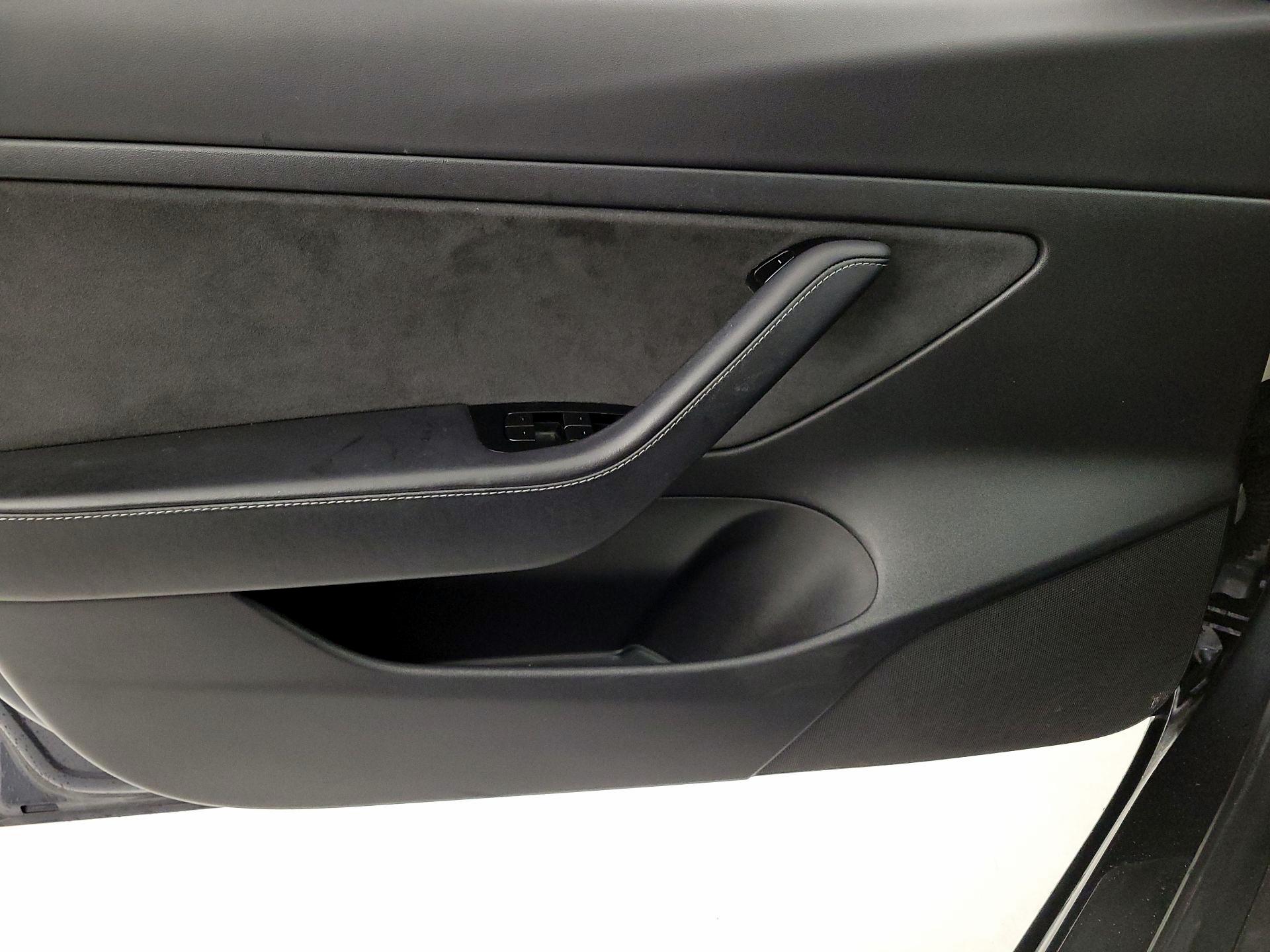 Thumbnail: 2020 Tesla Model 3 - 12