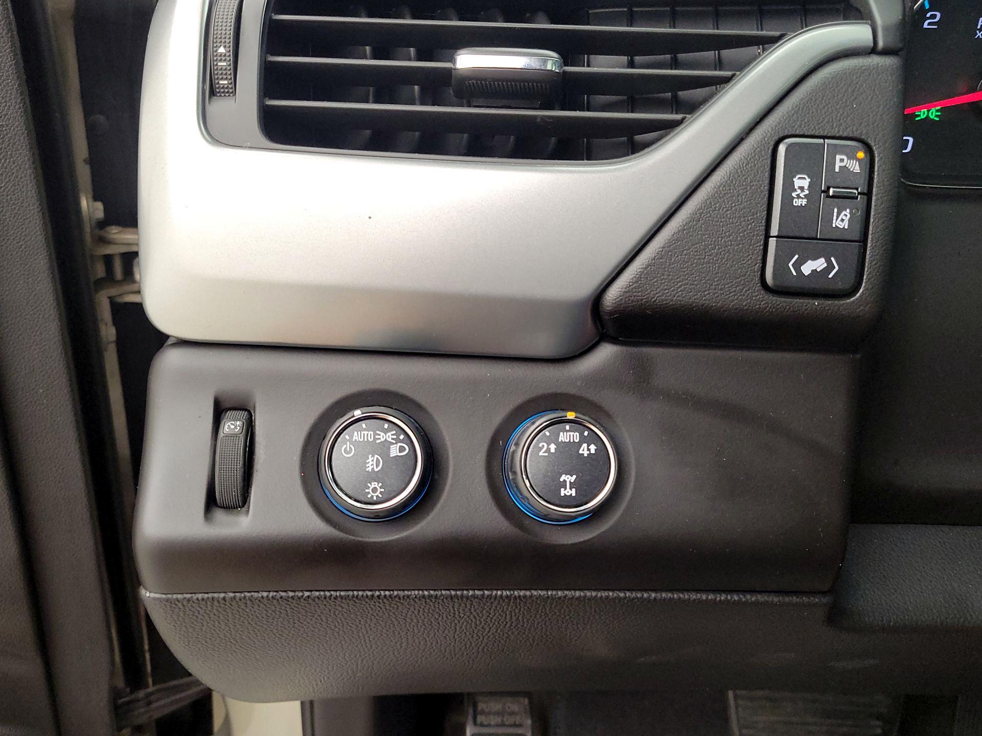 Thumbnail: 2015 Chevrolet Tahoe - 13