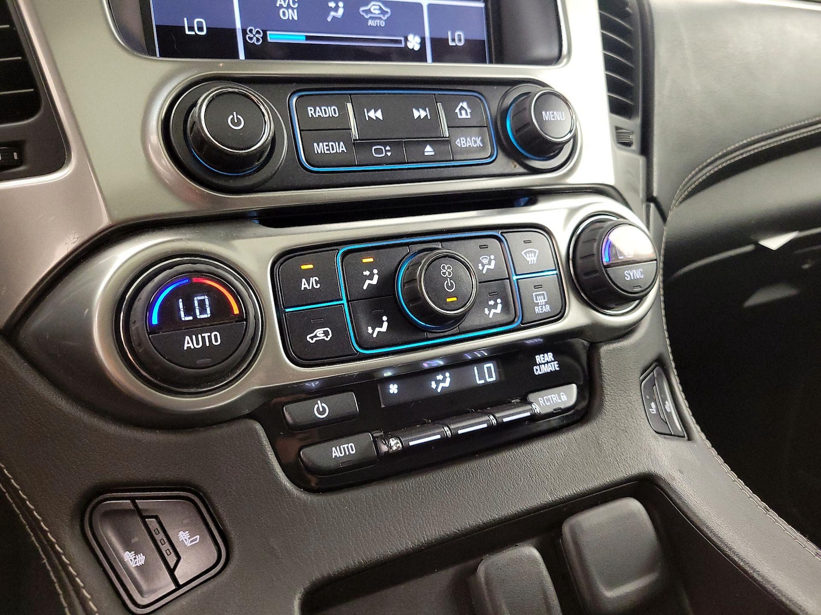2015 Chevrolet Tahoe LT - Photo 18