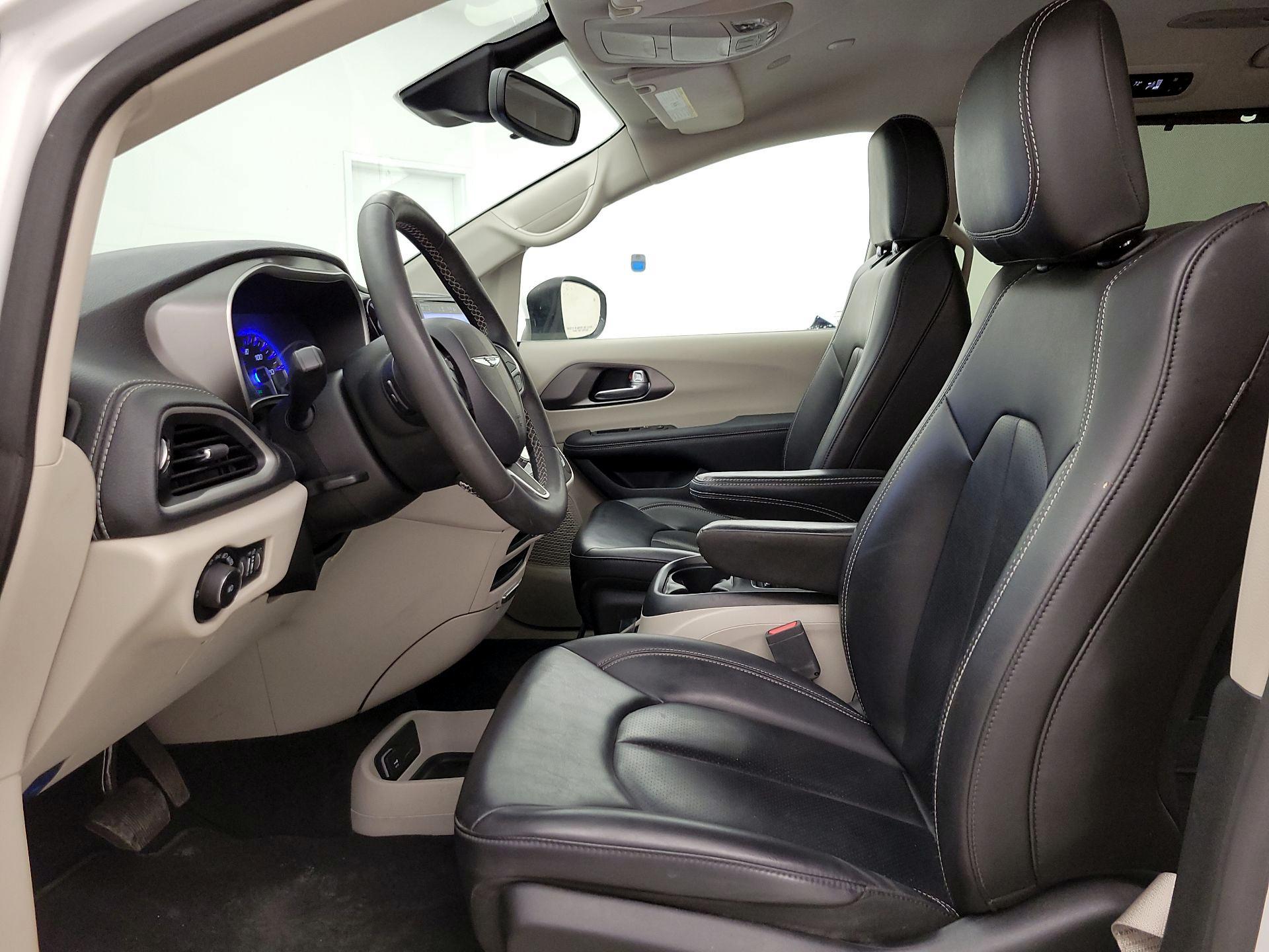 Thumbnail: 2023 Chrysler Pacifica - 11