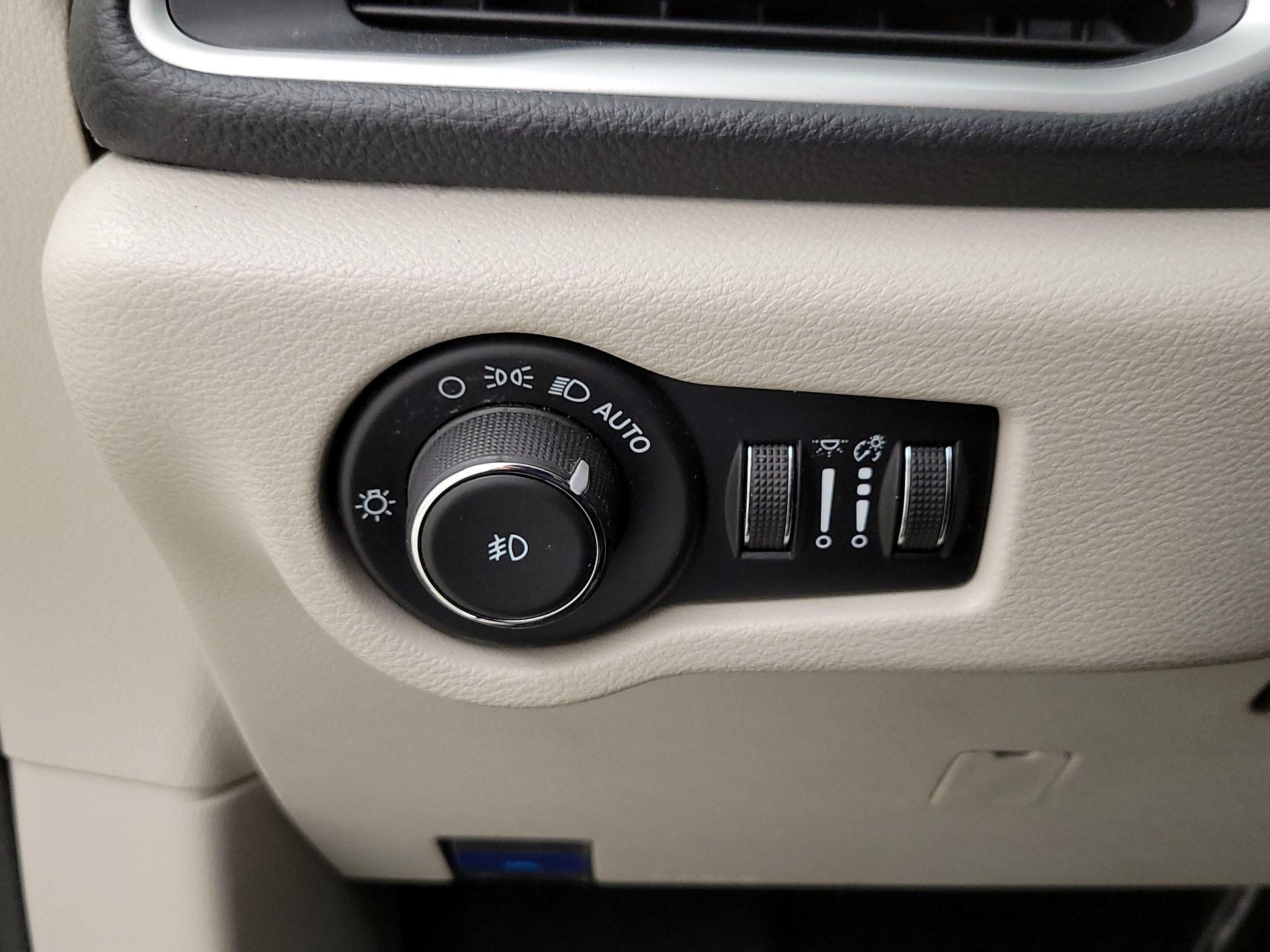 Thumbnail: 2023 Chrysler Pacifica - 13