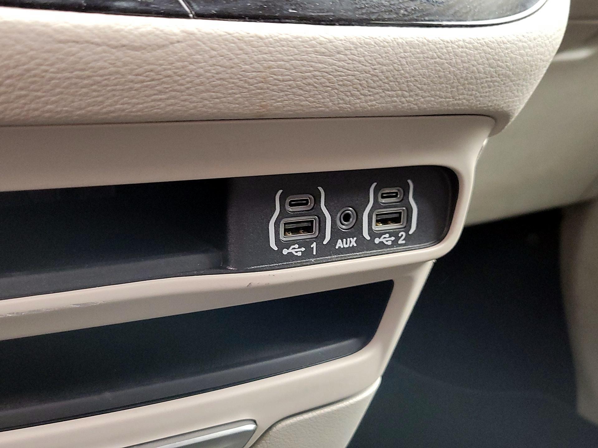 Thumbnail: 2023 Chrysler Pacifica - 18