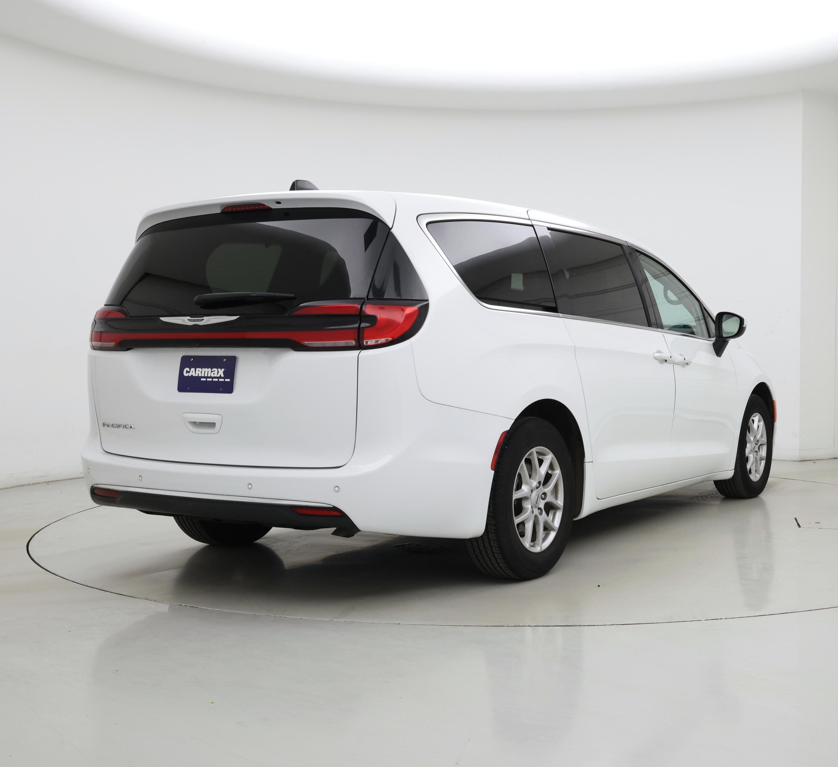 Thumbnail: 2023 Chrysler Pacifica - 8