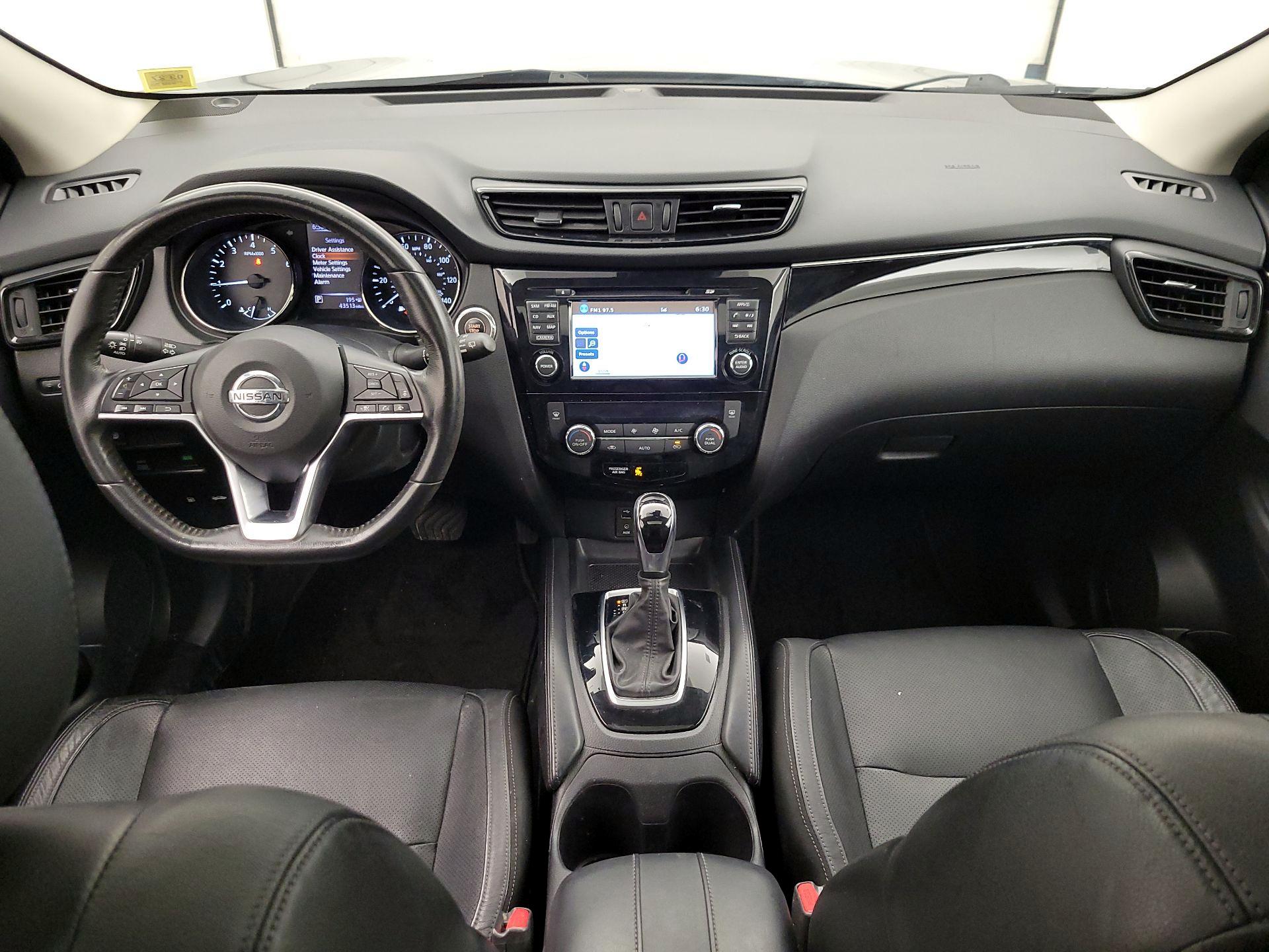 Thumbnail: 2017 Nissan Rogue Sport - 9