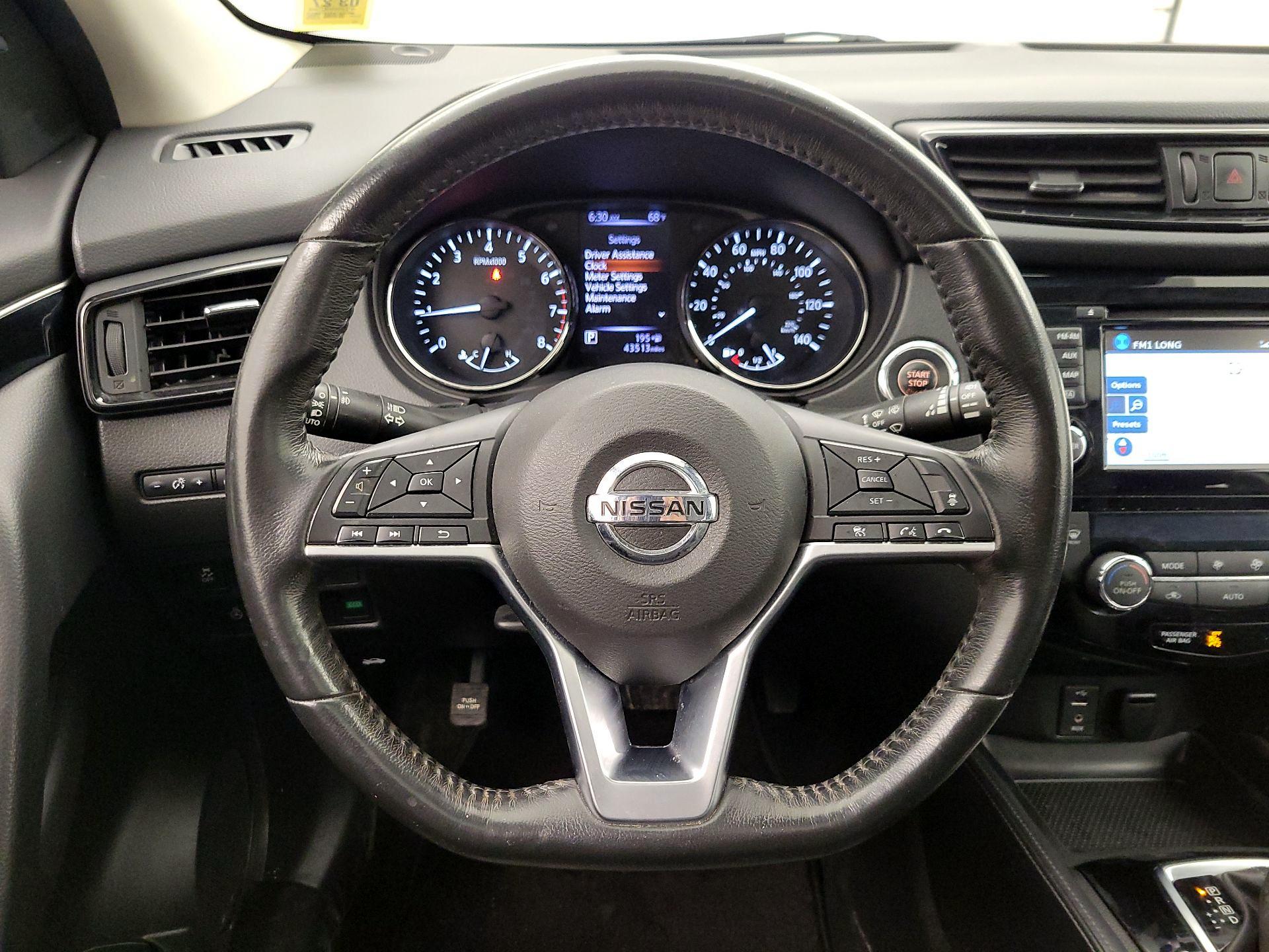 Thumbnail: 2017 Nissan Rogue Sport - 10