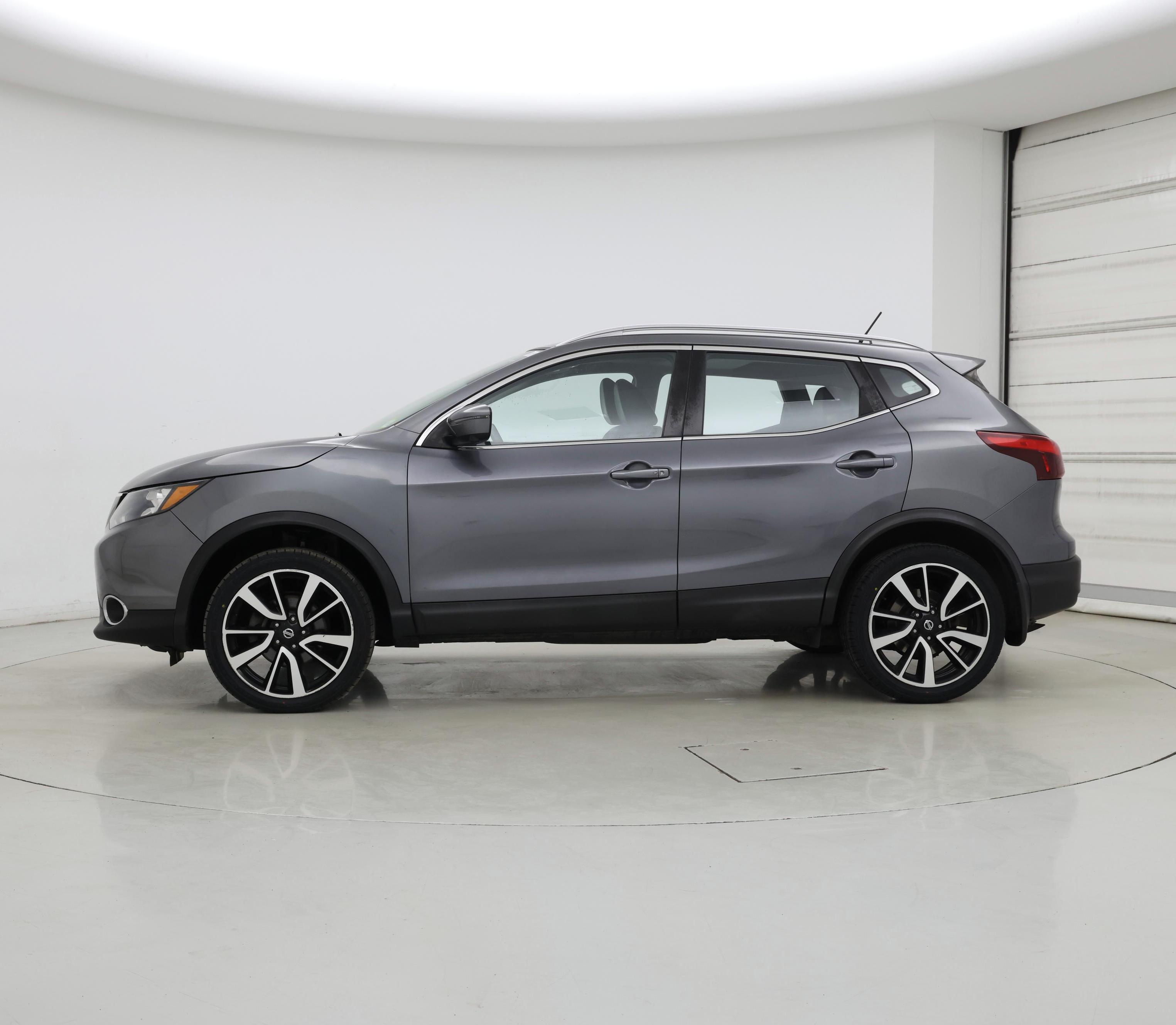 Thumbnail: 2017 Nissan Rogue Sport - 3